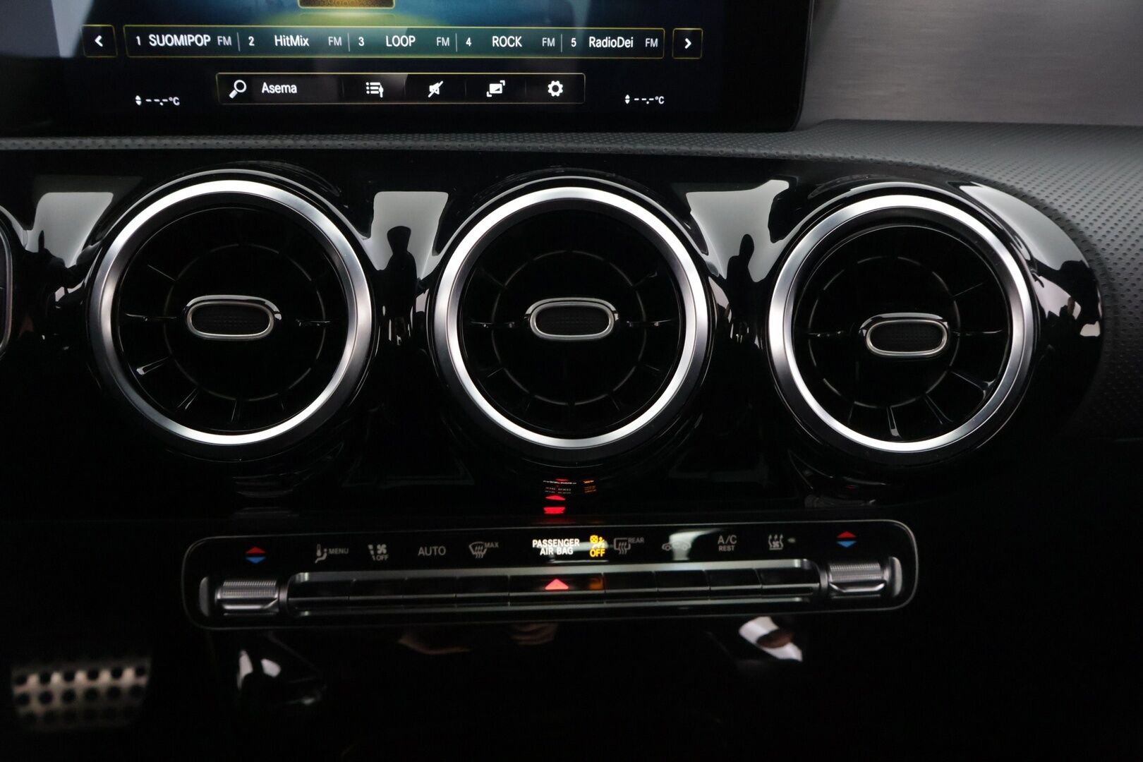 Mercedes-Benz CLA 2021 250 e A Business AMG EQ Power *P.Kamera / Tehdaskoukku / Navi / Digimittaristo* - *2 x renkaat alkuperäisillä vanteilla / Hyvä huoltohistoria / Siisti yksilö* 