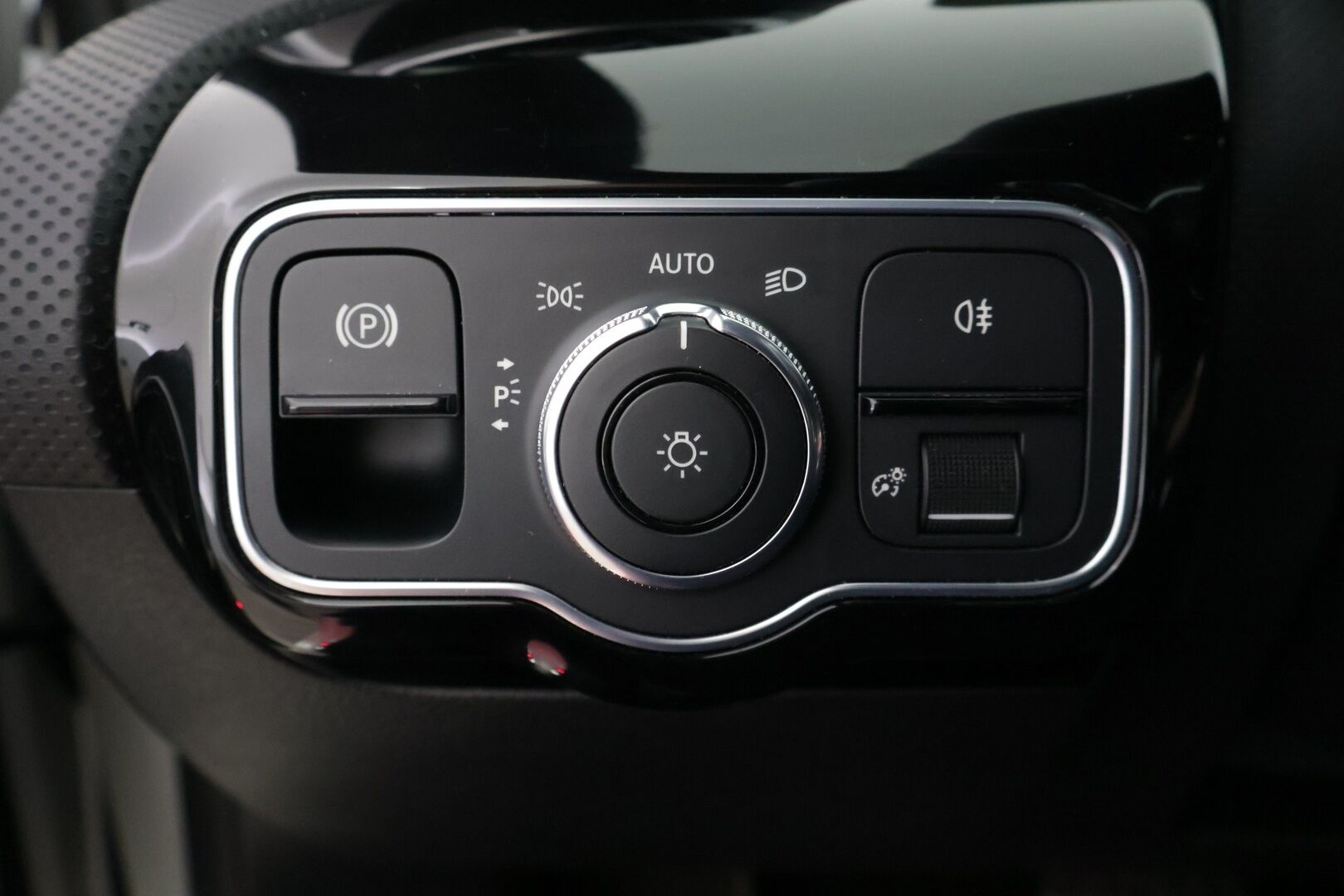 Mercedes-Benz CLA 2021 250 e A Business AMG EQ Power *P.Kamera / Tehdaskoukku / Navi / Digimittaristo* - *2 x renkaat alkuperäisillä vanteilla / Hyvä huoltohistoria / Siisti yksilö* - HULLUT BLACKWEEK JATKOT - KORKOTARJOUS 2,49%