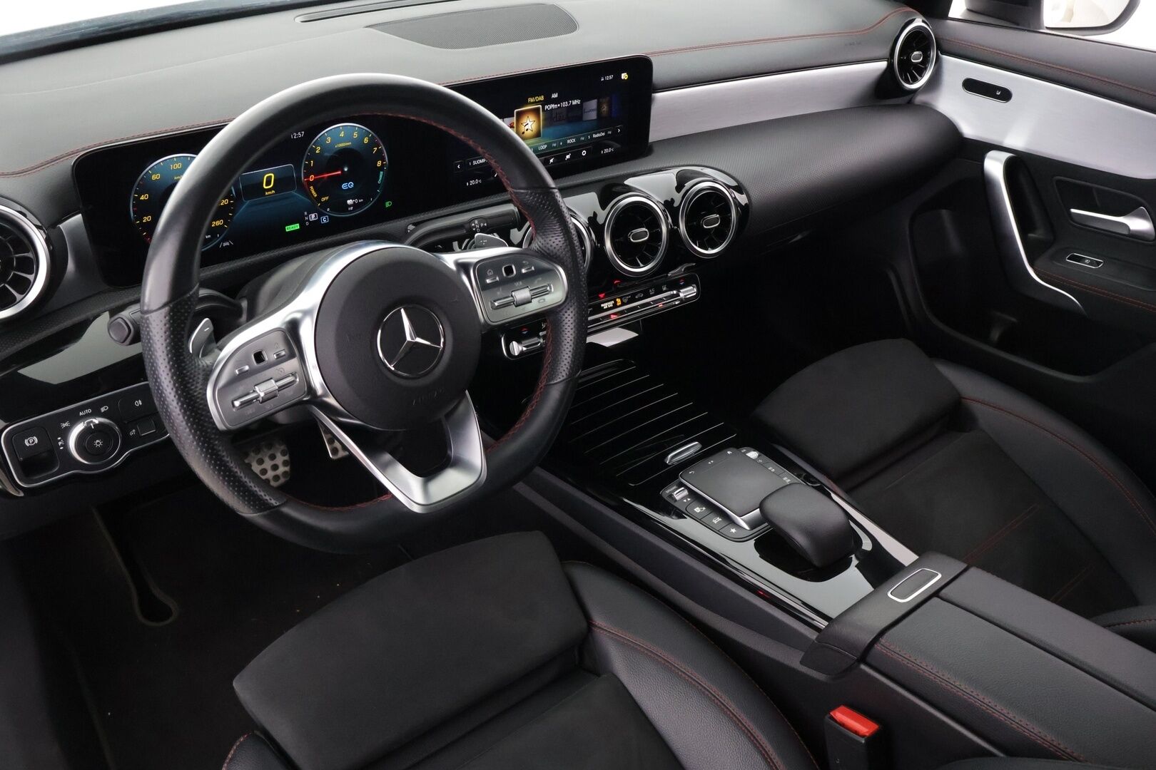 Mercedes-Benz CLA 2021 250 e A Business AMG EQ Power *P.Kamera / Tehdaskoukku / Navi / Digimittaristo* - 3,99 % KORKOTARJOUS TÄHÄN AUTOON 14.9. ASTI! - *2 x renkaat alkuperäisillä vanteilla / Hyvä huoltohistoria / Siisti yksilö* 