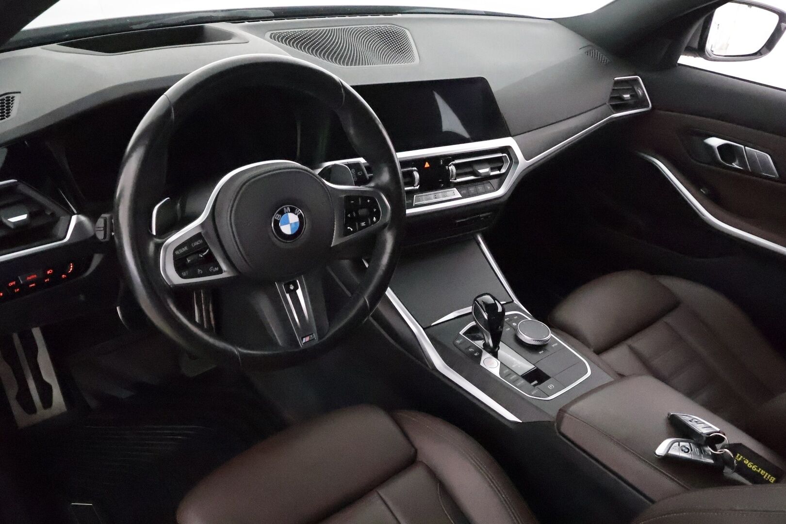 BMW 330 2021 G21 Touring 330e xDrive Business M-Sport *HUD / Individual / Hifi / Comfort Access / Adapt.LED / Muistipenkki* - Suomi-auto / Kahdet renkaat aluvanteilla