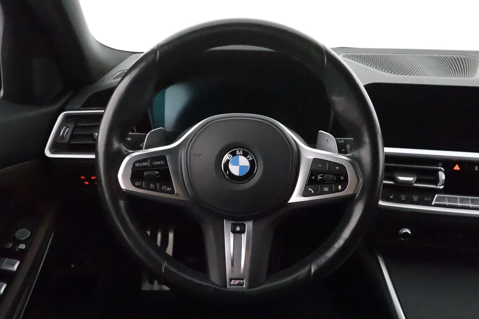 BMW 330 2021 G21 Touring 330e xDrive Business M-Sport *HUD / Individual / Hifi / Comfort Access / Adapt.LED / Muistipenkki* - Suomi-auto / Kahdet renkaat aluvanteilla