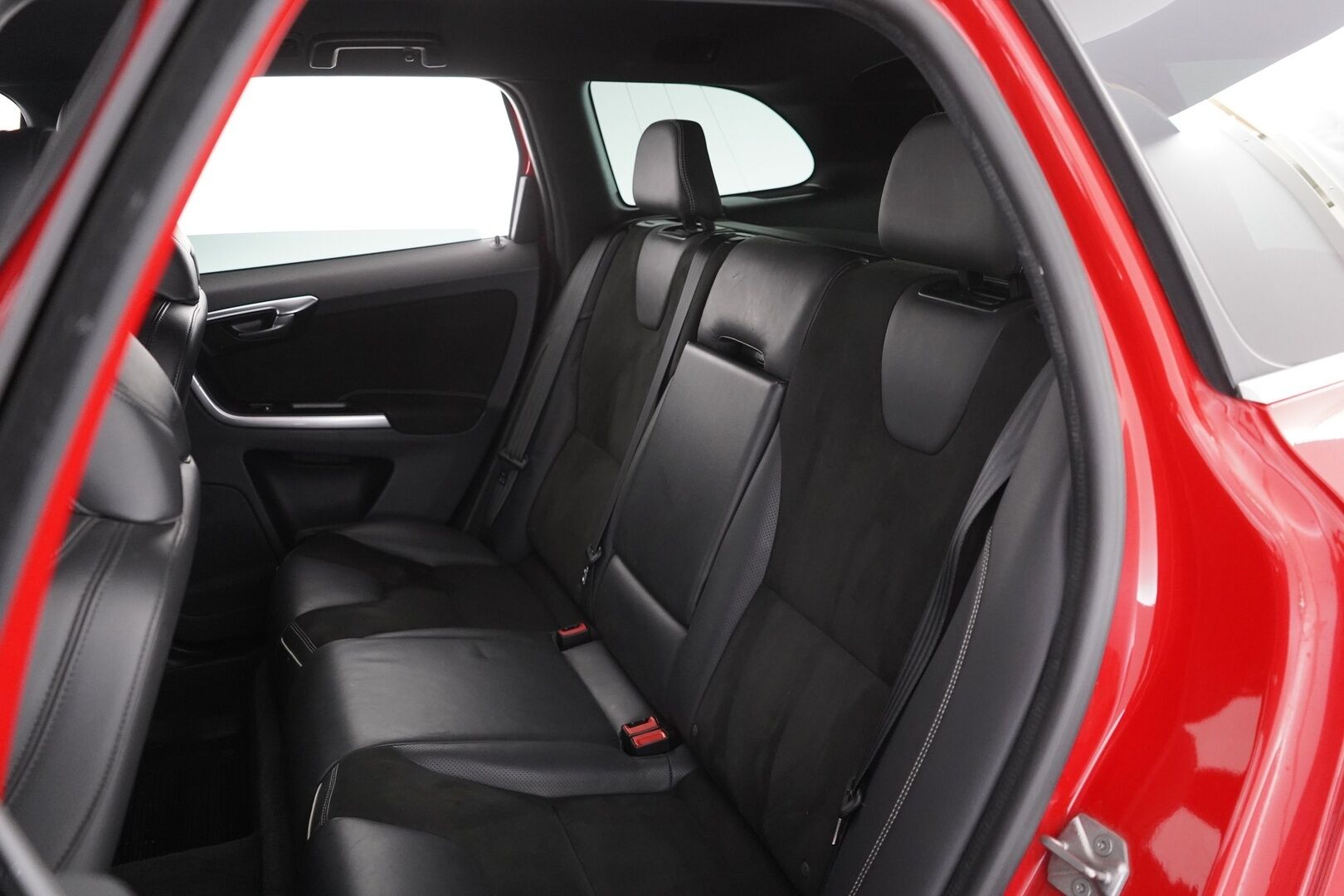 Volvo XC60 2017 D3 Business Classic R-Design - Juuri saapunut | ACC | Webasto | BLIS | Ratinlämmitin | Puolinahat | Koukku | Digimittaristo | Juuri huollettu | Katsastettu 04/2026 | Jakopää vaihdettu 04/2026 | Fiksut huollot | 2x renkaat 