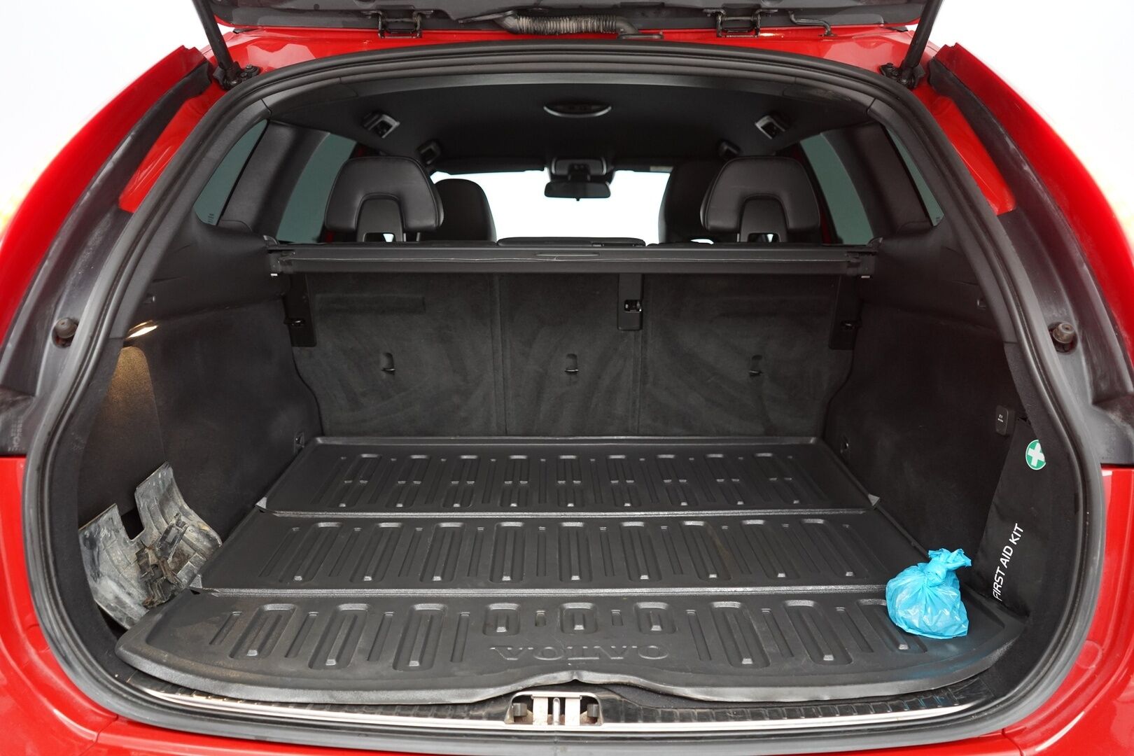 Volvo XC60 2017 D3 Business Classic R-Design - Juuri saapunut | ACC | Webasto | BLIS | Ratinlämmitin | Puolinahat | Koukku | Digimittaristo | Juuri huollettu | Katsastettu 04/2026 | Jakopää vaihdettu 04/2026 | Fiksut huollot | 2x renkaat 