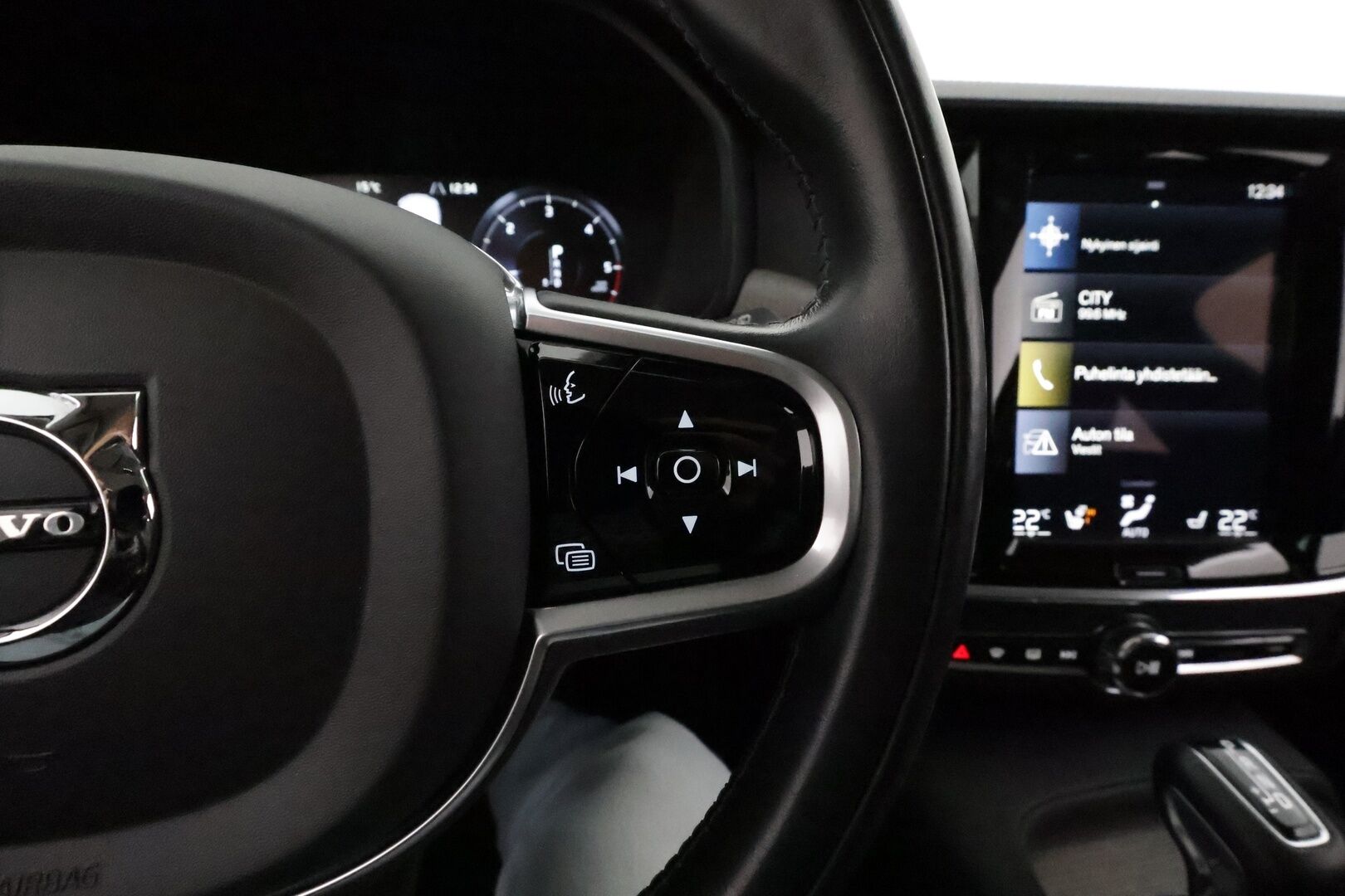 Volvo V90 2021 D3 Business Inscription Edition **Webasto / ACC / Full-LED / P.Kamera / Sportnahat Muistilla / Navi / Kaistavahti** - 1.Om Suomi-auto / Kahdet Renkaat / Merkkihuollettu / Jakopää juuri vaihdettu! *