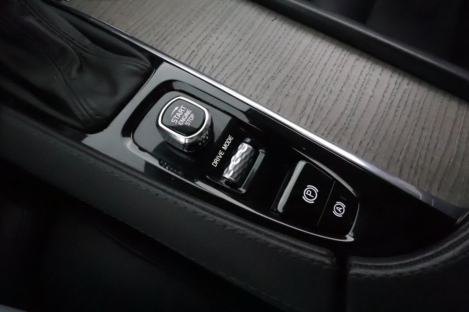 Volvo V90 2021 D3 Business Inscription Edition **Webasto / ACC / Full-LED / P.Kamera / Sportnahat Muistilla / Navi / Kaistavahti** - Suomi-auto / Kahdet Renkaat / Merkkihuollettu!