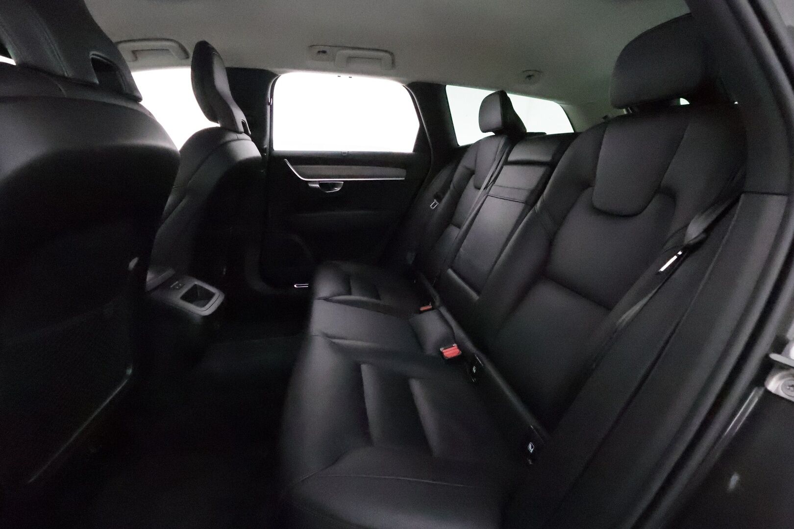 Volvo V90 2021 D3 Business Inscription Edition **Webasto / ACC / Full-LED / P.Kamera / Sportnahat Muistilla / Navi / Kaistavahti** - Suomi-auto / Kahdet Renkaat / Merkkihuollettu!
