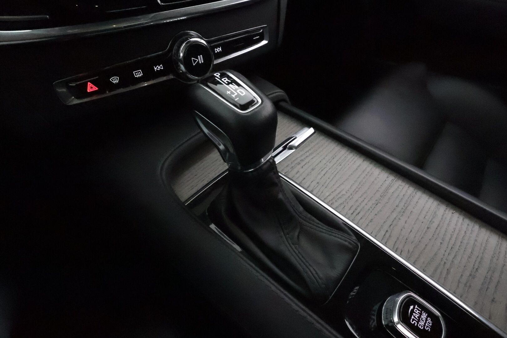 Volvo V90 2021 D3 Business Inscription Edition **Webasto / ACC / Full-LED / P.Kamera / Sportnahat Muistilla / Navi / Kaistavahti** - 1.Om Suomi-auto / Kahdet Renkaat / Merkkihuollettu / Jakopää juuri vaihdettu! *