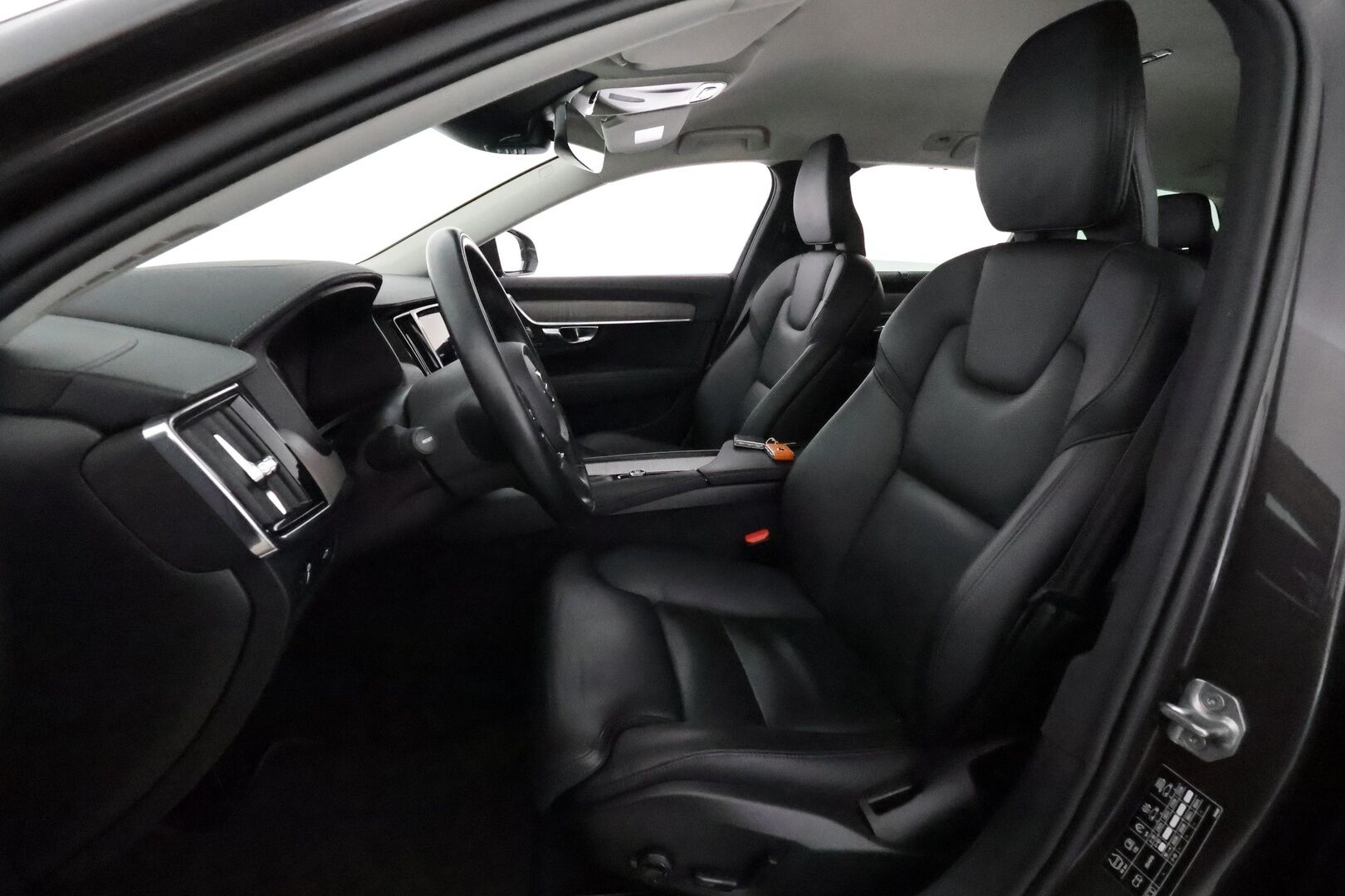 Volvo V90 2021 D3 Business Inscription Edition **Webasto / ACC / Full-LED / P.Kamera / Sportnahat Muistilla / Navi / Kaistavahti** - 1.Om Suomi-auto / Kahdet Renkaat / Merkkihuollettu / Jakopää juuri vaihdettu! *