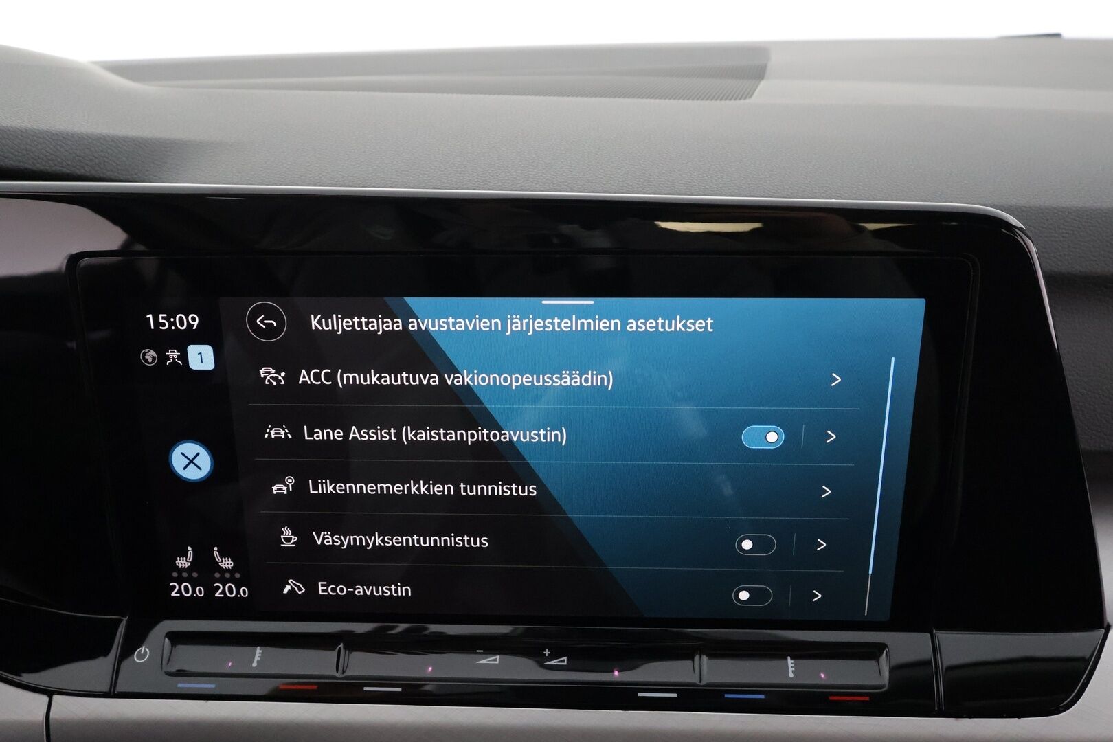 Volkswagen Golf 2021 1,0 TSI 81 kW * Adapt.Vakkari / LED / Lohkolämmitin & Sisäpistoke / 3-Alue Ilmastointi / P-Tutkat / Apple&Android! - Suomi-auto / Merkkihuollettu / Kahdet Renkaat