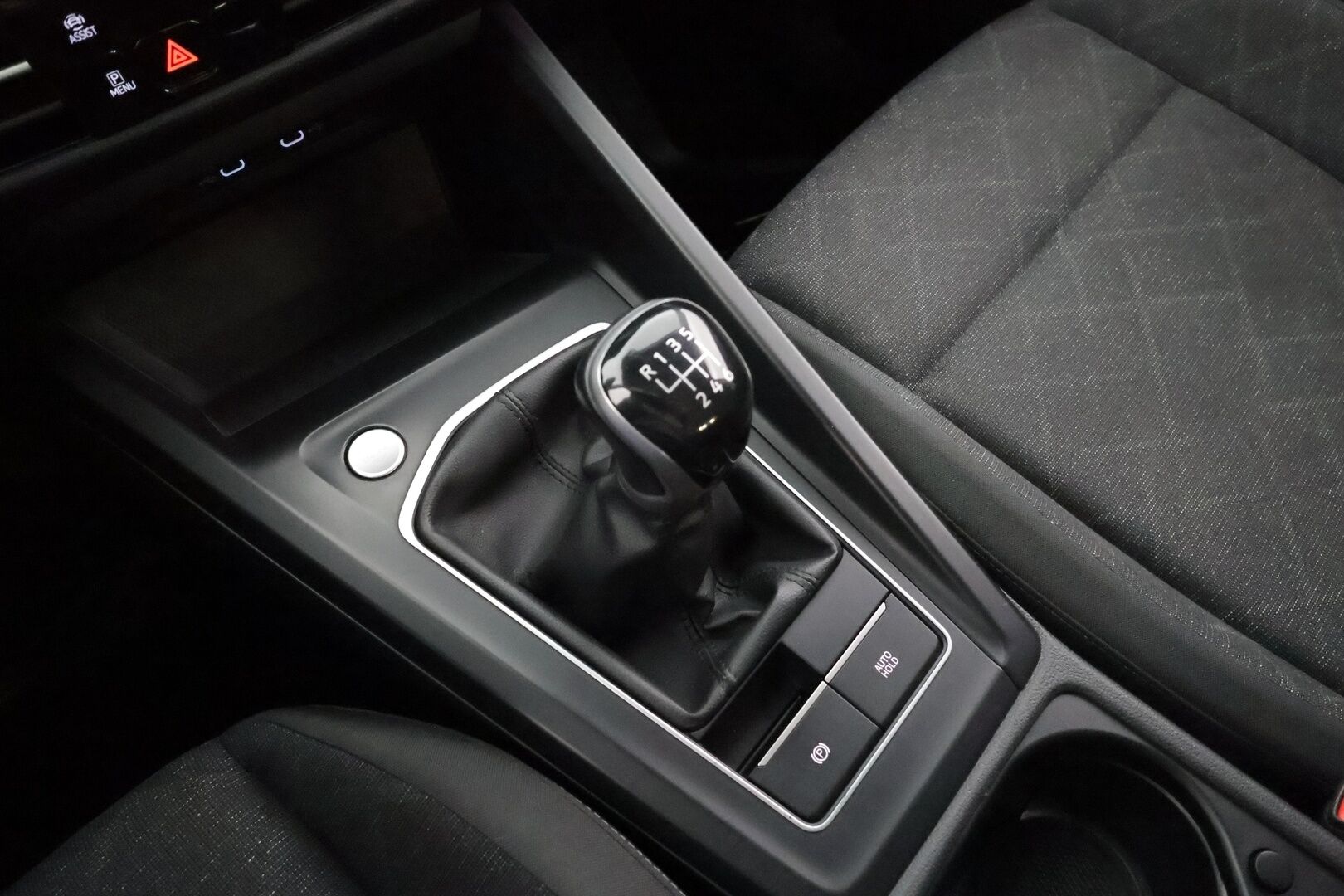 Volkswagen Golf 2021 1,0 TSI 81 kW * Adapt.Vakkari / LED / Lohkolämmitin & Sisäpistoke / 3-Alue Ilmastointi / P-Tutkat / Apple&Android! - Suomi-auto / Merkkihuollettu / Kahdet Renkaat