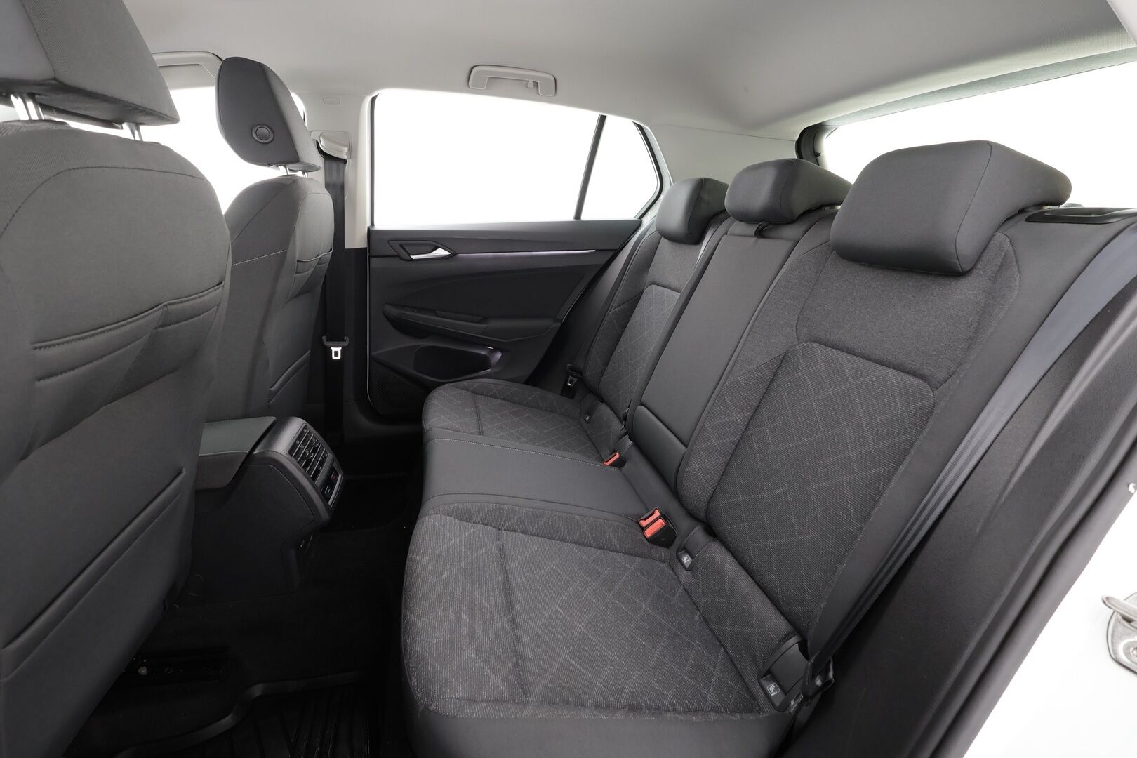 Volkswagen Golf 2021 1,0 TSI 81 kW * Adapt.Vakkari / LED / Lohkolämmitin & Sisäpistoke / 3-Alue Ilmastointi / P-Tutkat / Apple&Android! - Suomi-auto / Merkkihuollettu / Kahdet Renkaat
