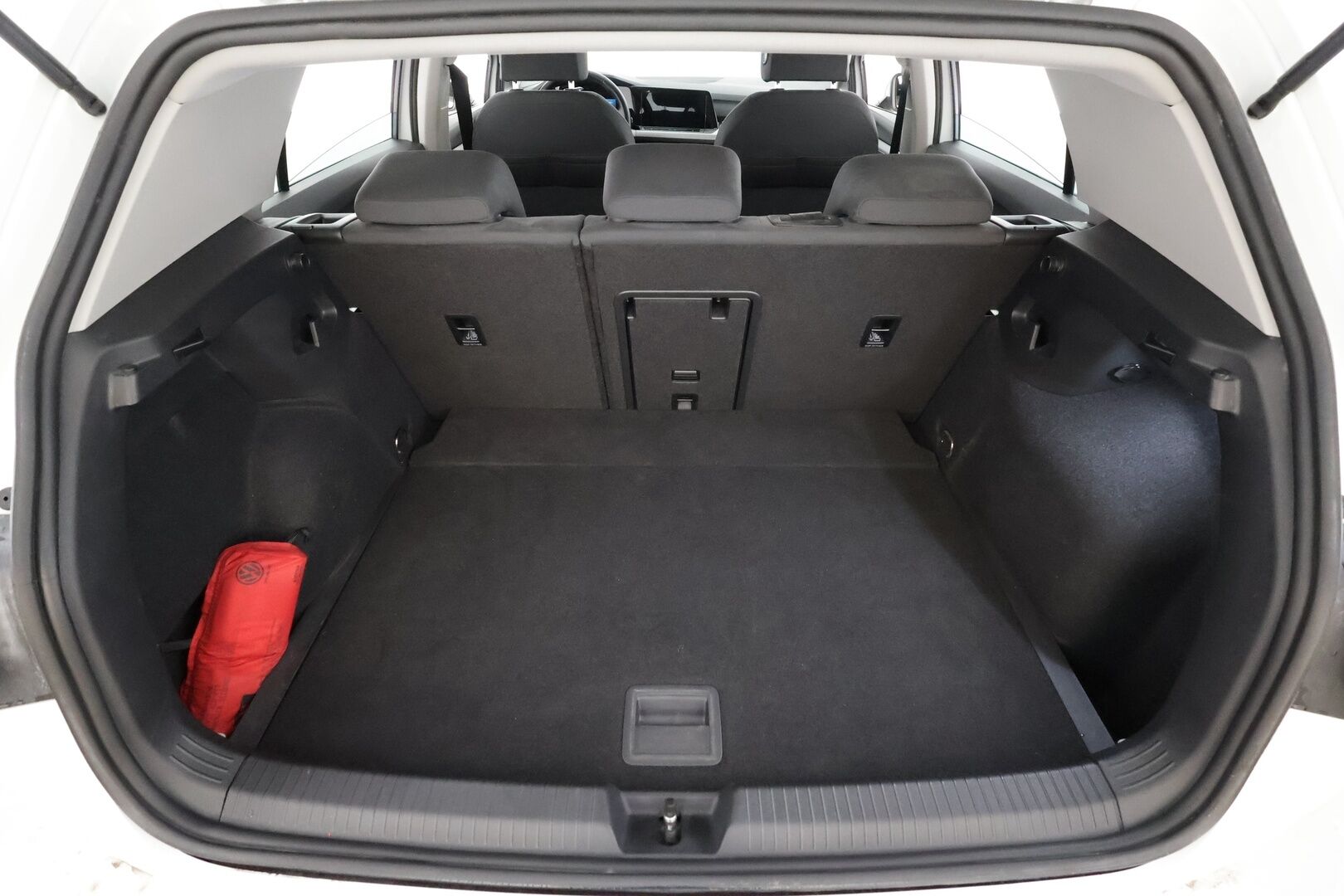 Volkswagen Golf 2021 1,0 TSI 81 kW * Adapt.Vakkari / LED / Lohkolämmitin & Sisäpistoke / 3-Alue Ilmastointi / P-Tutkat / Apple&Android! - Suomi-auto / Merkkihuollettu / Kahdet Renkaat