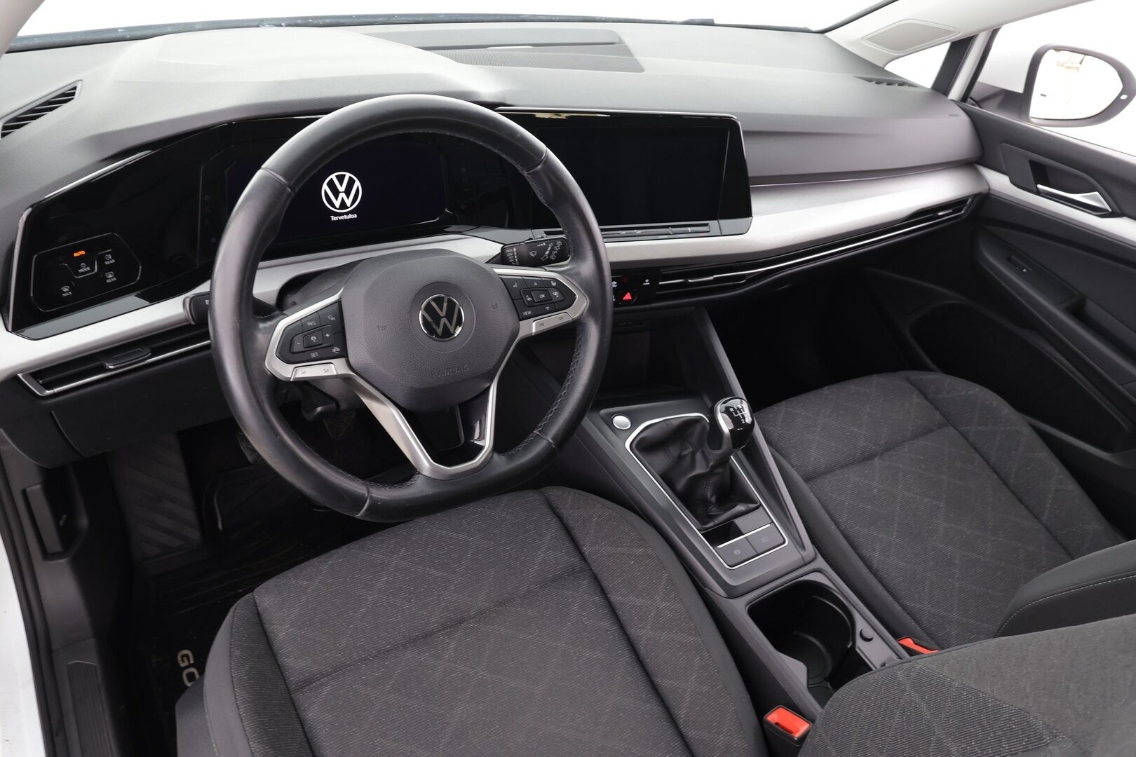 Volkswagen Golf 2021 1,0 TSI 81 kW * Adapt.Vakkari / LED / Lohkolämmitin & Sisäpistoke / 3-Alue Ilmastointi / P-Tutkat / Apple&Android! - Suomi-auto / Merkkihuollettu / Kahdet Renkaat