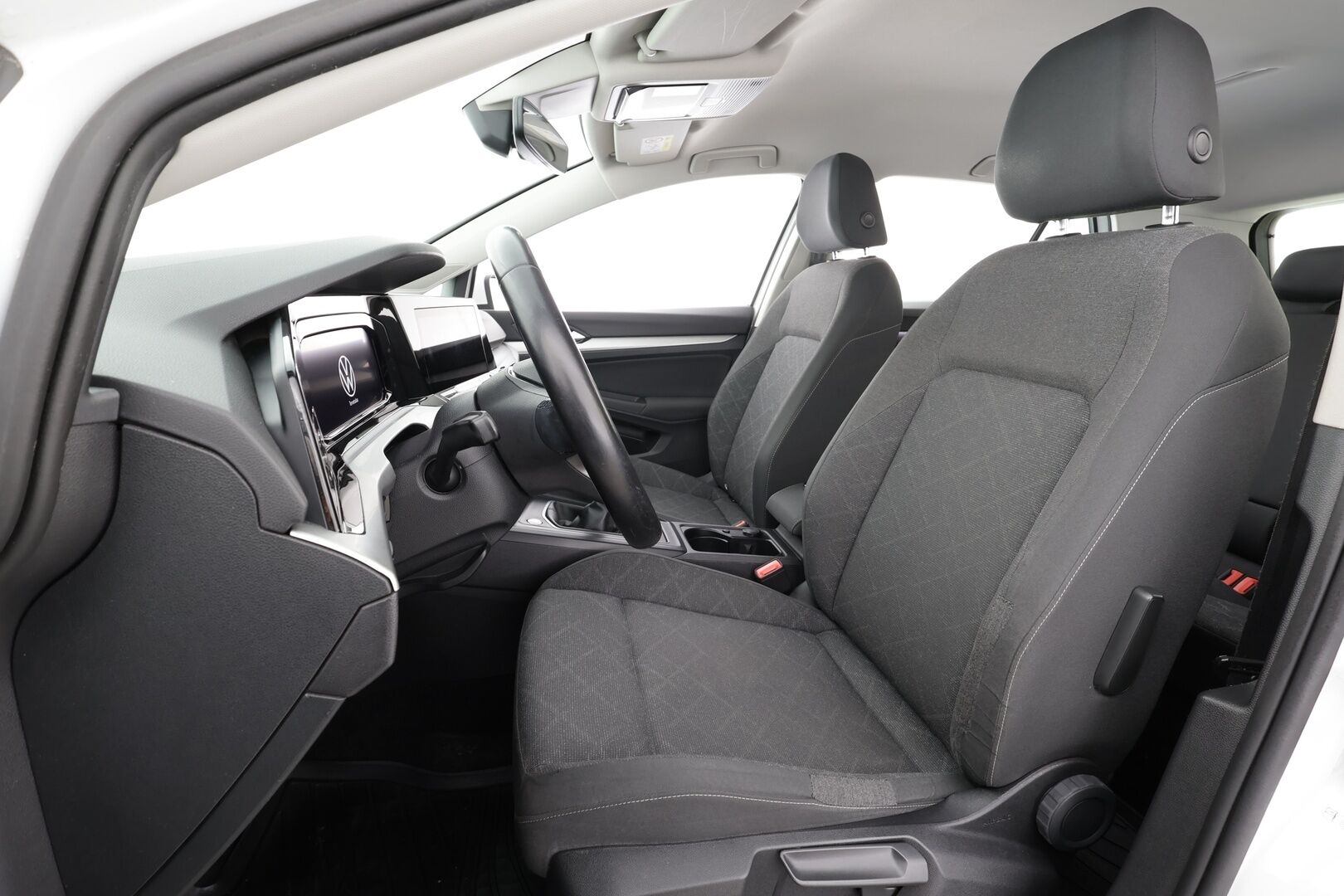 Volkswagen Golf 2021 1,0 TSI 81 kW * Adapt.Vakkari / LED / Lohkolämmitin & Sisäpistoke / 3-Alue Ilmastointi / P-Tutkat / Apple&Android! - Suomi-auto / Merkkihuollettu / Kahdet Renkaat