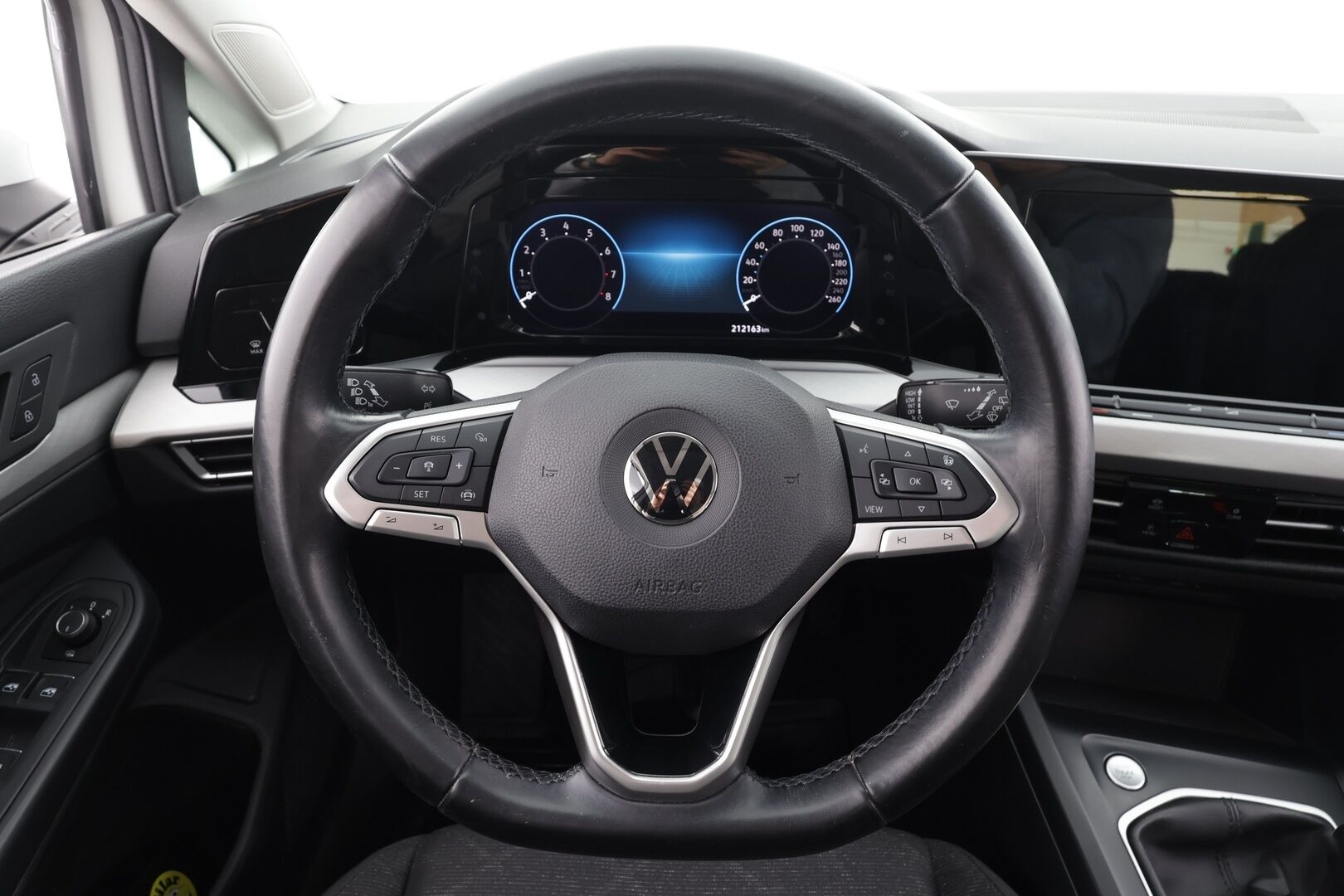 Volkswagen Golf 2021 1,0 TSI 81 kW * Adapt.Vakkari / LED / Lohkolämmitin & Sisäpistoke / 3-Alue Ilmastointi / P-Tutkat / Apple&Android! - Suomi-auto / Merkkihuollettu / Kahdet Renkaat