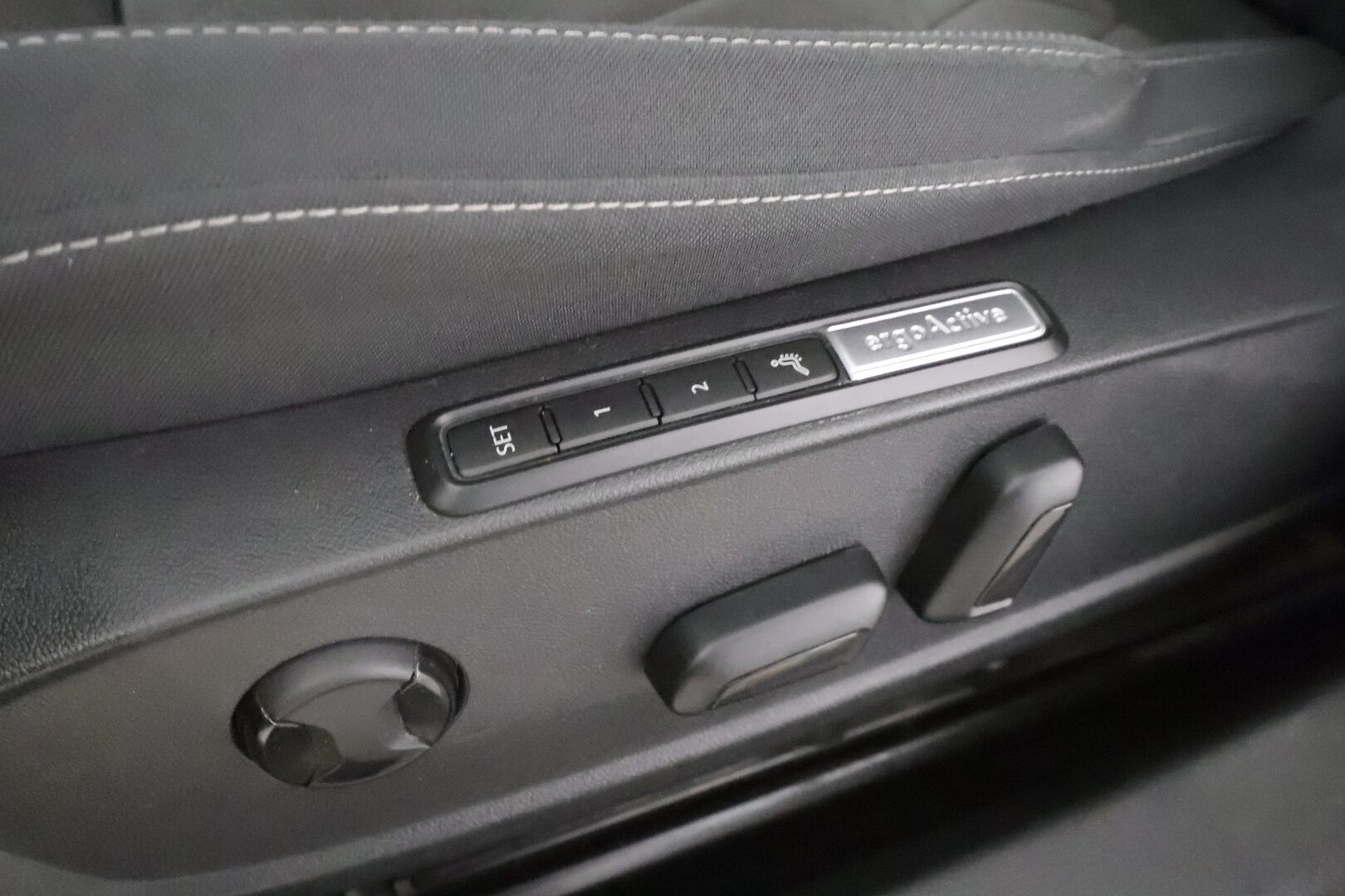 Volkswagen Golf 2021 Style 1,5 eTSI 110 kW (MHEV) DSG-automaatti - | Super varusteet! | ACC | Webasto | Kattoluukku | Hierova Muistipenkki | IQ-Light Matrix LED | P.Kamera | Ratinlämmitys | Keyless | Apple&Android | Kahdet Renkaat |
