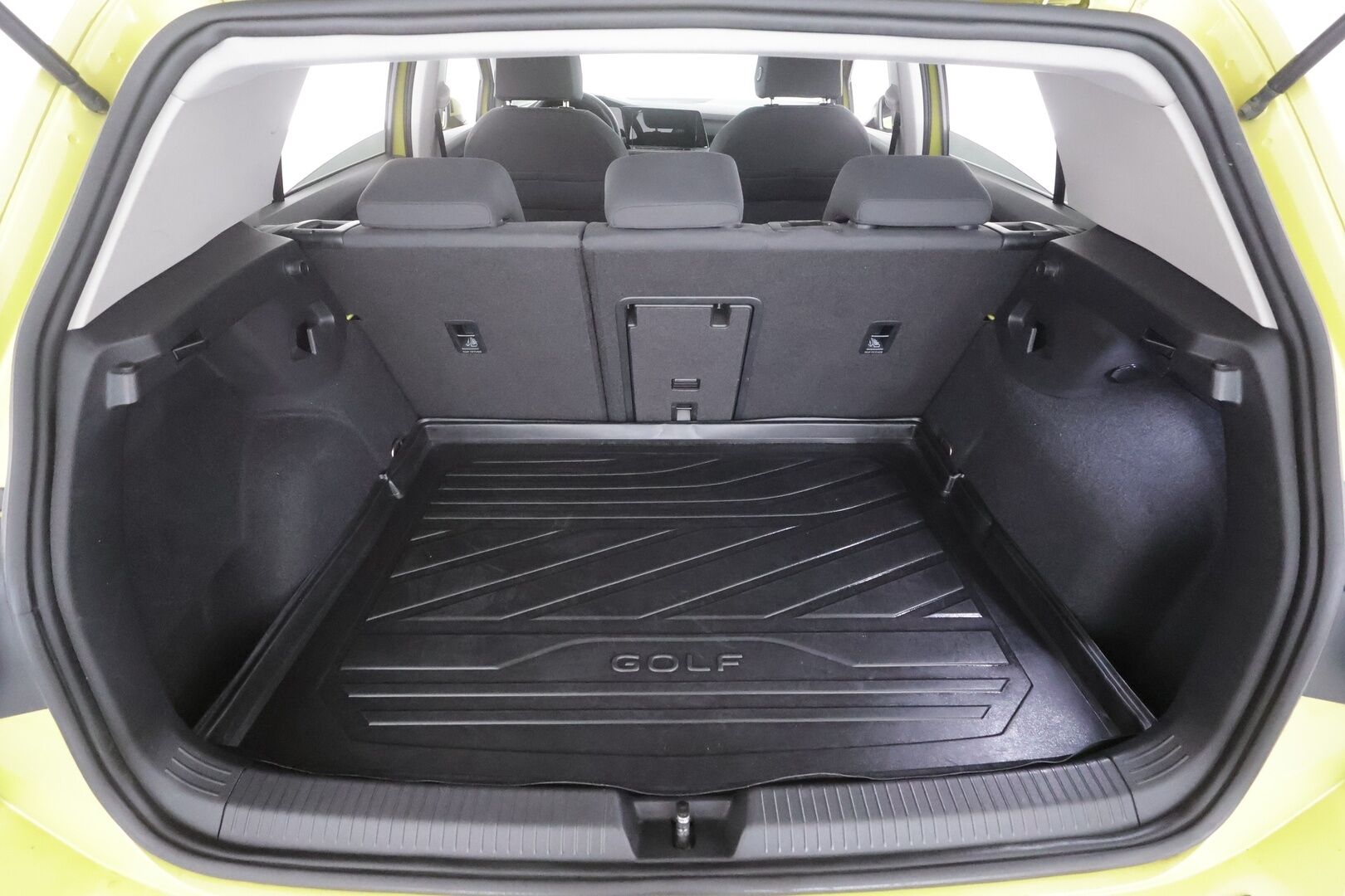 Volkswagen Golf 2021 Style 1,5 eTSI 110 kW (MHEV) DSG-automaatti - | Super varusteet! | ACC | Webasto | Kattoluukku | Hierova Muistipenkki | IQ-Light Matrix LED | P.Kamera | Ratinlämmitys | Keyless | Apple&Android | Kahdet Renkaat |