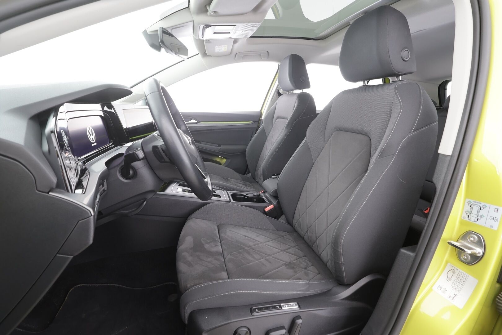 Volkswagen Golf 2021 Style 1,5 eTSI 110 kW (MHEV) DSG-automaatti - | Super varusteet! | ACC | Webasto | Kattoluukku | Hierova Muistipenkki | IQ-Light Matrix LED | P.Kamera | Ratinlämmitys | Keyless | Apple&Android | Kahdet Renkaat |