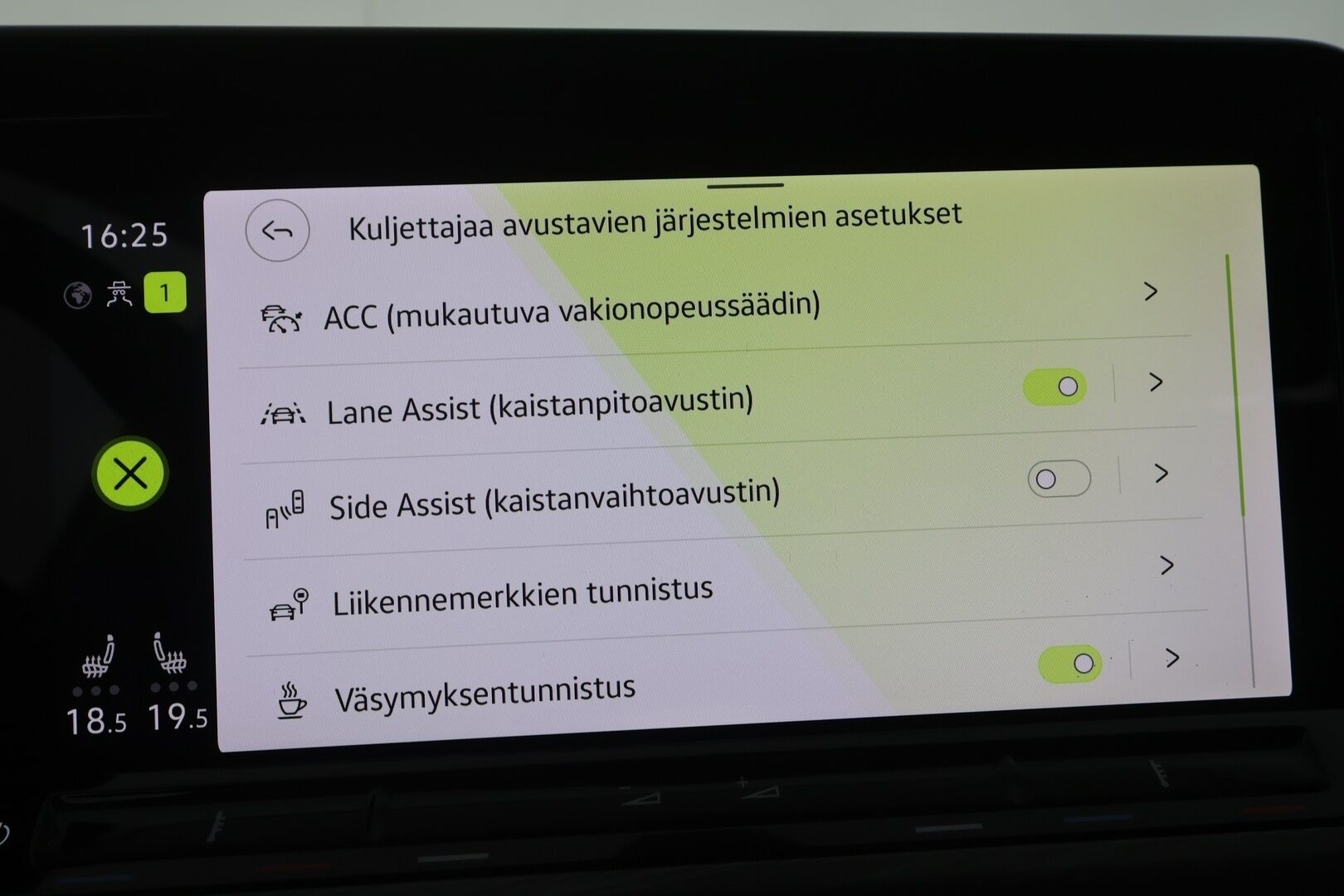 Volkswagen Golf 2021 Style 1,5 eTSI 110 kW (MHEV) DSG-automaatti - | Super varusteet! | ACC | Webasto | Kattoluukku | Hierova Muistipenkki | IQ-Light Matrix LED | P.Kamera | Ratinlämmitys | Keyless | Apple&Android | Kahdet Renkaat |