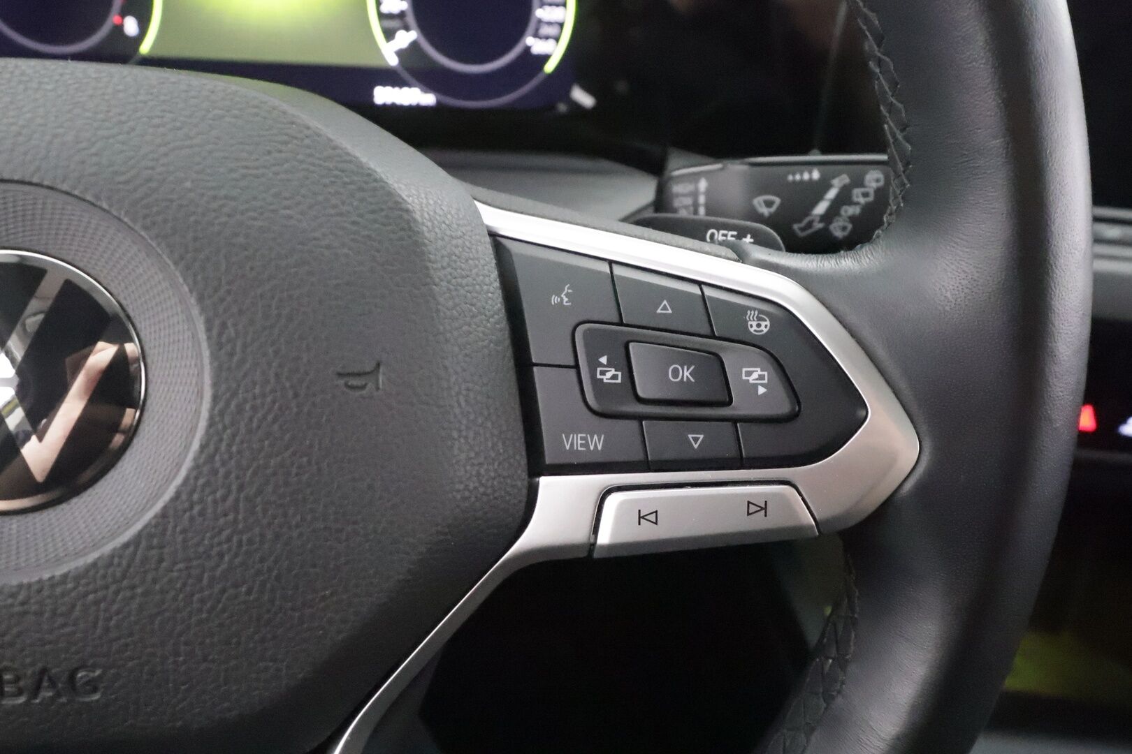 Volkswagen Golf 2021 Style 1,5 eTSI 110 kW (MHEV) DSG-automaatti - | Super varusteet! | ACC | Webasto | Kattoluukku | Hierova Muistipenkki | IQ-Light Matrix LED | P.Kamera | Ratinlämmitys | Keyless | Apple&Android | Kahdet Renkaat |