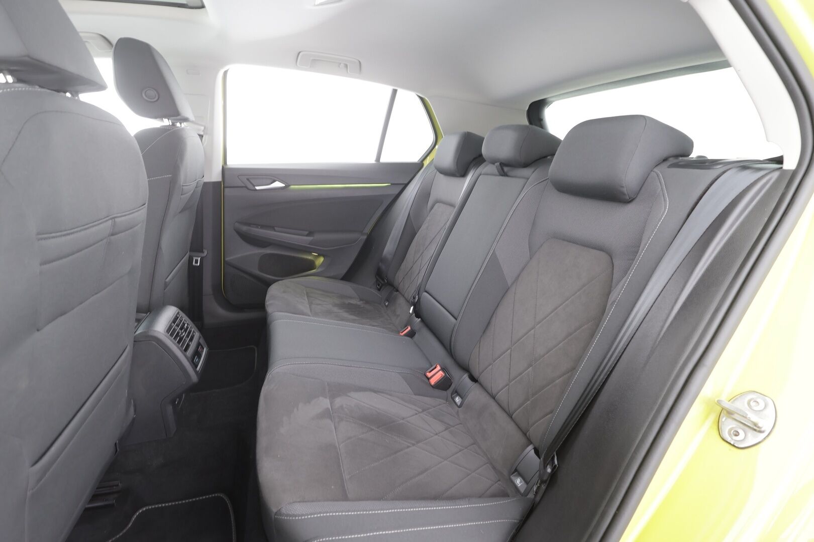 Volkswagen Golf 2021 Style 1,5 eTSI 110 kW (MHEV) DSG-automaatti - | Super varusteet! | ACC | Webasto | Kattoluukku | Hierova Muistipenkki | IQ-Light Matrix LED | P.Kamera | Ratinlämmitys | Keyless | Apple&Android | Kahdet Renkaat |