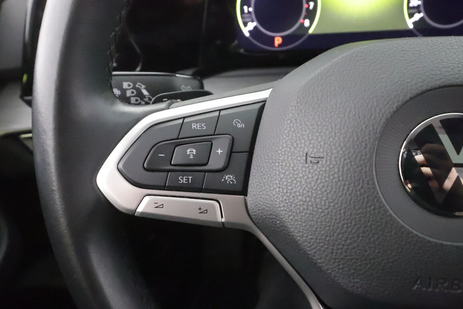 Volkswagen Golf 2021 Style 1,5 eTSI 110 kW (MHEV) DSG-automaatti - | Super varusteet! | ACC | Webasto | Kattoluukku | Hierova Muistipenkki | IQ-Light Matrix LED | P.Kamera | Ratinlämmitys | Keyless | Apple&Android | Kahdet Renkaat |