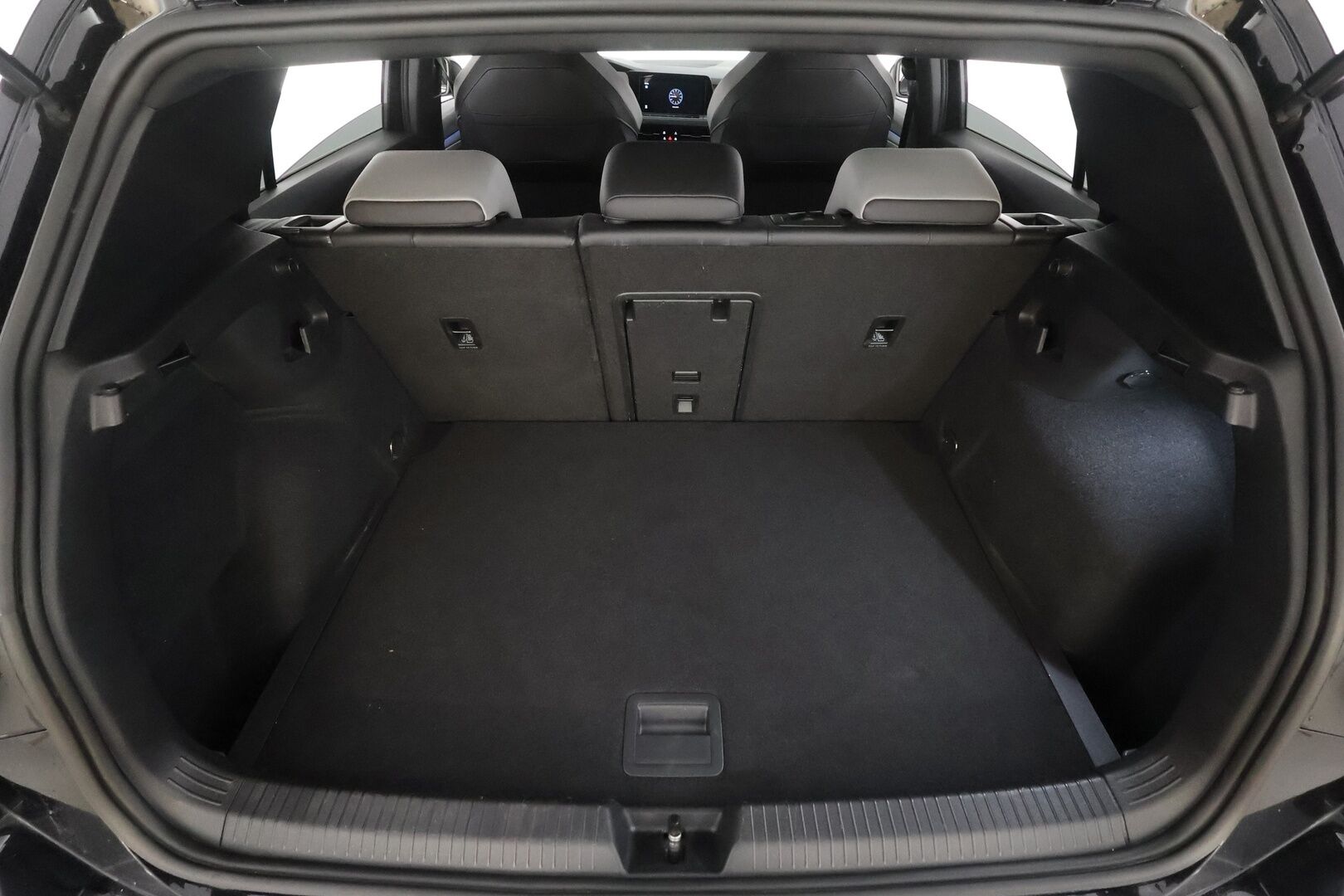 Volkswagen Golf 2021 R-Line 1,5 eTSI 110 kW (MHEV) DSG-automaatti - | ACC | Webasto | LED | P.Tutkat | Puolinahat | Keyless | Apple&Android | 1.Om Suomi-auto | Kahdet Renkaat |
