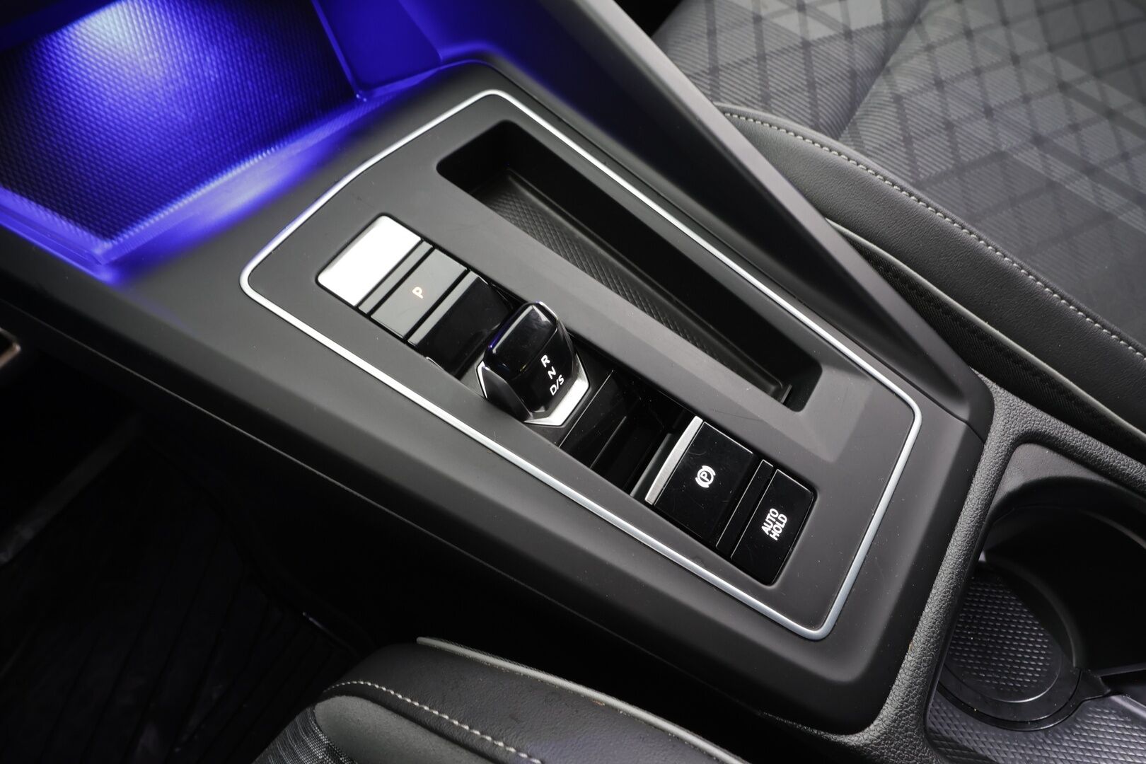 Volkswagen Golf 2021 R-Line 1,5 eTSI 110 kW (MHEV) DSG-automaatti - | ACC | Webasto | LED | P.Tutkat | Puolinahat | Keyless | Apple&Android | 1.Om Suomi-auto | Kahdet Renkaat |