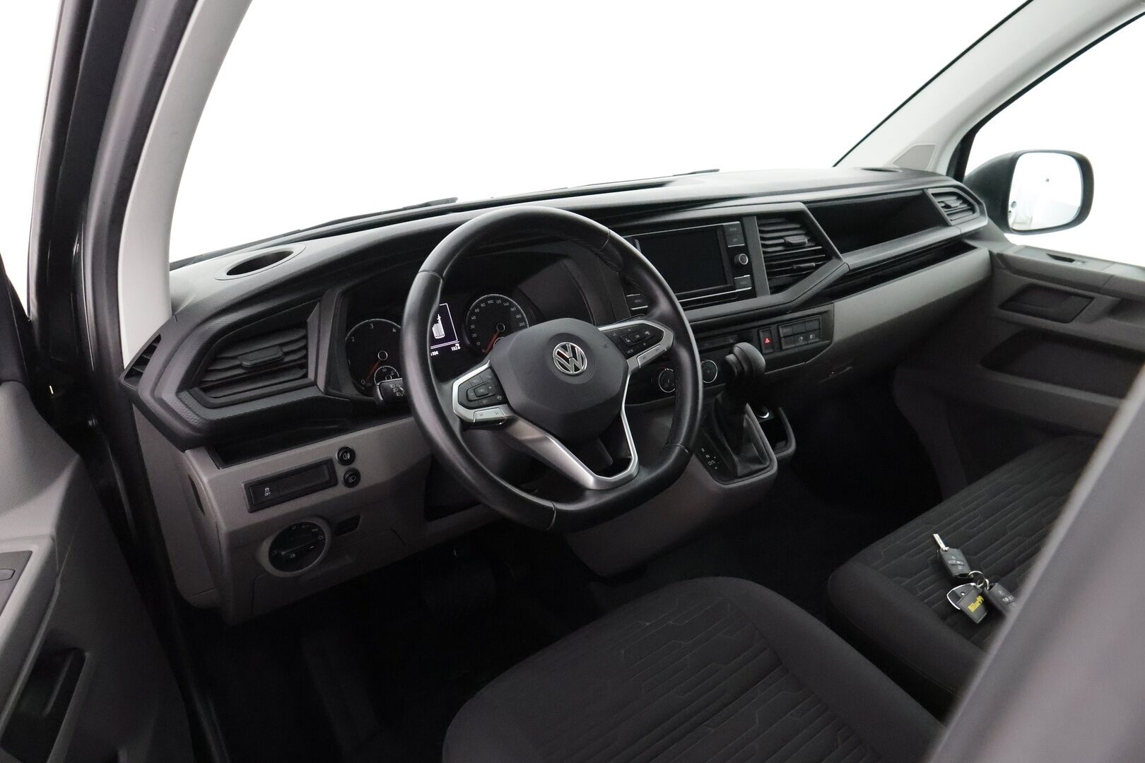 Volkswagen Caravelle 2020 Comfortline pitkä 2,0 TDI 110 kW 4Motion DSG - 2,99 % KORKOTARJOUS TÄHÄN AUTOON - 1.om-Suomi-auto / Facelift / 9-Paikkainen / P-Lämmitin / P:kamera / Koukku / Sähköliukuovi / Lämmitettävä tuulilasi / Juuri saapunut Tampereelle!