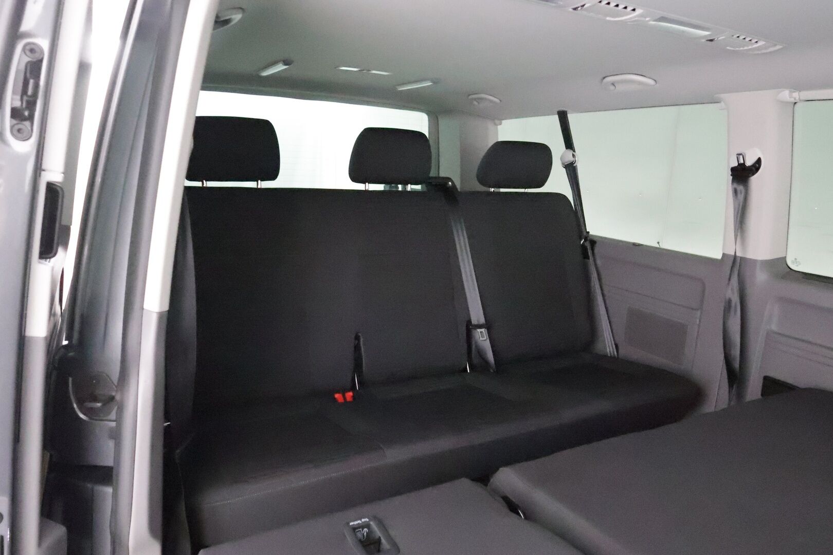 Volkswagen Caravelle 2020 Comfortline pitkä 2,0 TDI 110 kW 4Motion DSG - 2,99 % KORKOTARJOUS TÄHÄN AUTOON - 1.om-Suomi-auto / Facelift / 9-Paikkainen / P-Lämmitin / P:kamera / Koukku / Sähköliukuovi / Lämmitettävä tuulilasi / Juuri saapunut Tampereelle!