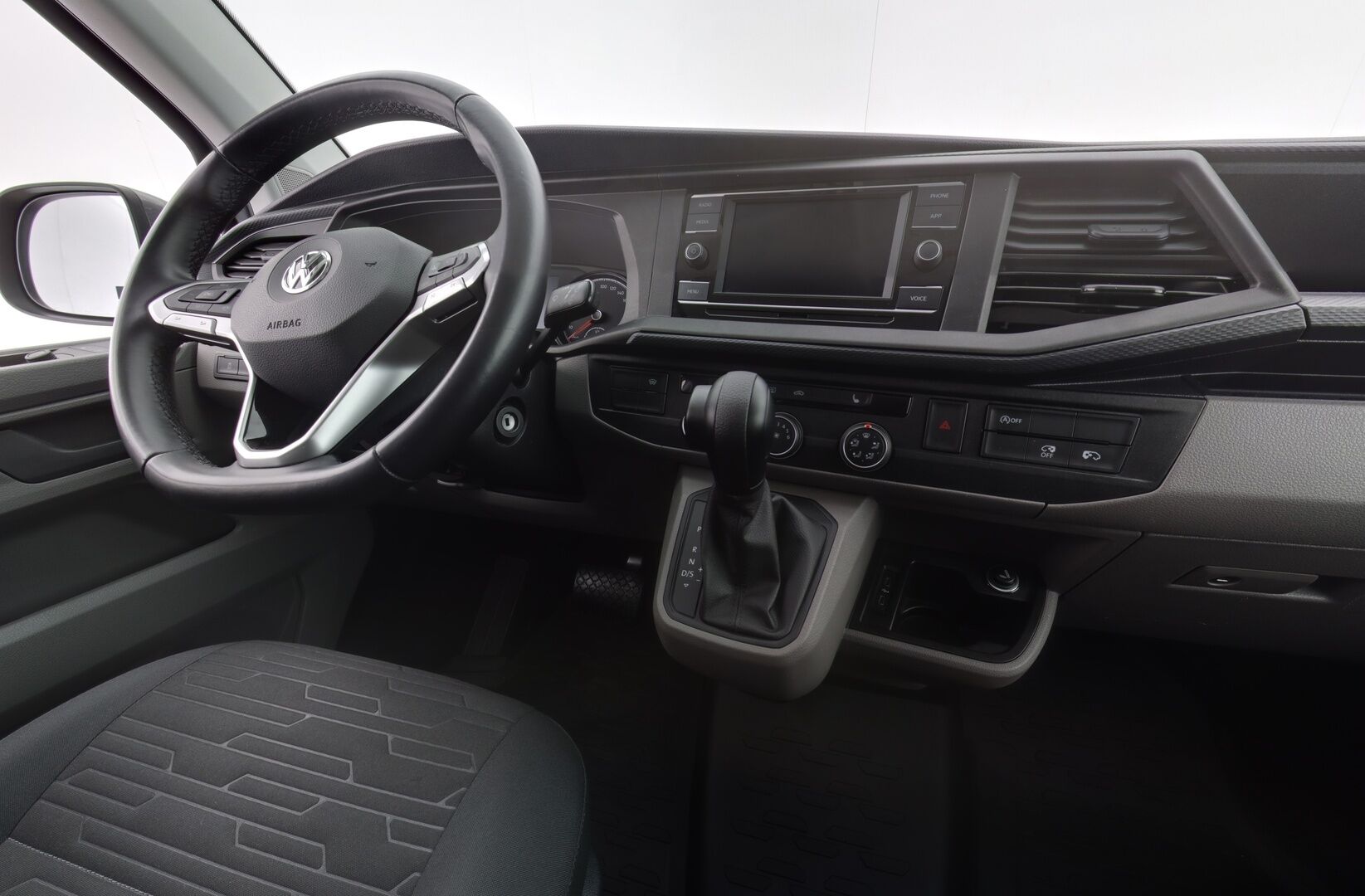 Volkswagen Caravelle 2020 Comfortline pitkä 2,0 TDI 110 kW 4Motion DSG - 2,99 % KORKOTARJOUS TÄHÄN AUTOON - 1.om-Suomi-auto / Facelift / 9-Paikkainen / P-Lämmitin / P:kamera / Koukku / Sähköliukuovi / Lämmitettävä tuulilasi / Juuri saapunut Tampereelle!