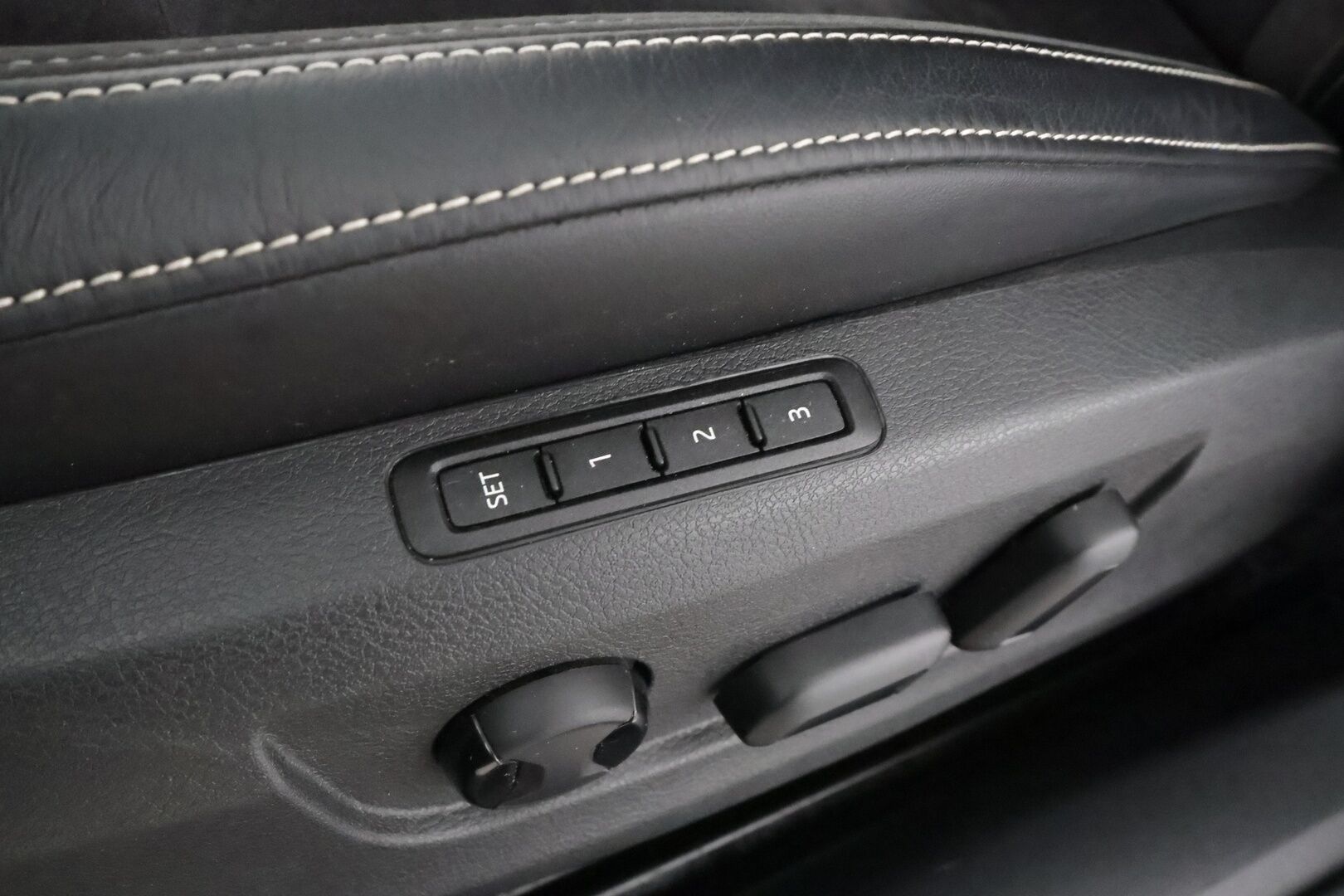 Skoda Superb 2021 Combi 1,4 TSI PHEV Style iV DSG * ACC / P.kamera / Matrix LED / Webasto / Muistipenkit / Keyless / Navi * - Suomi-auto / Akku kuntotarkastettu / Kahdet renkaat aluvanteilla 