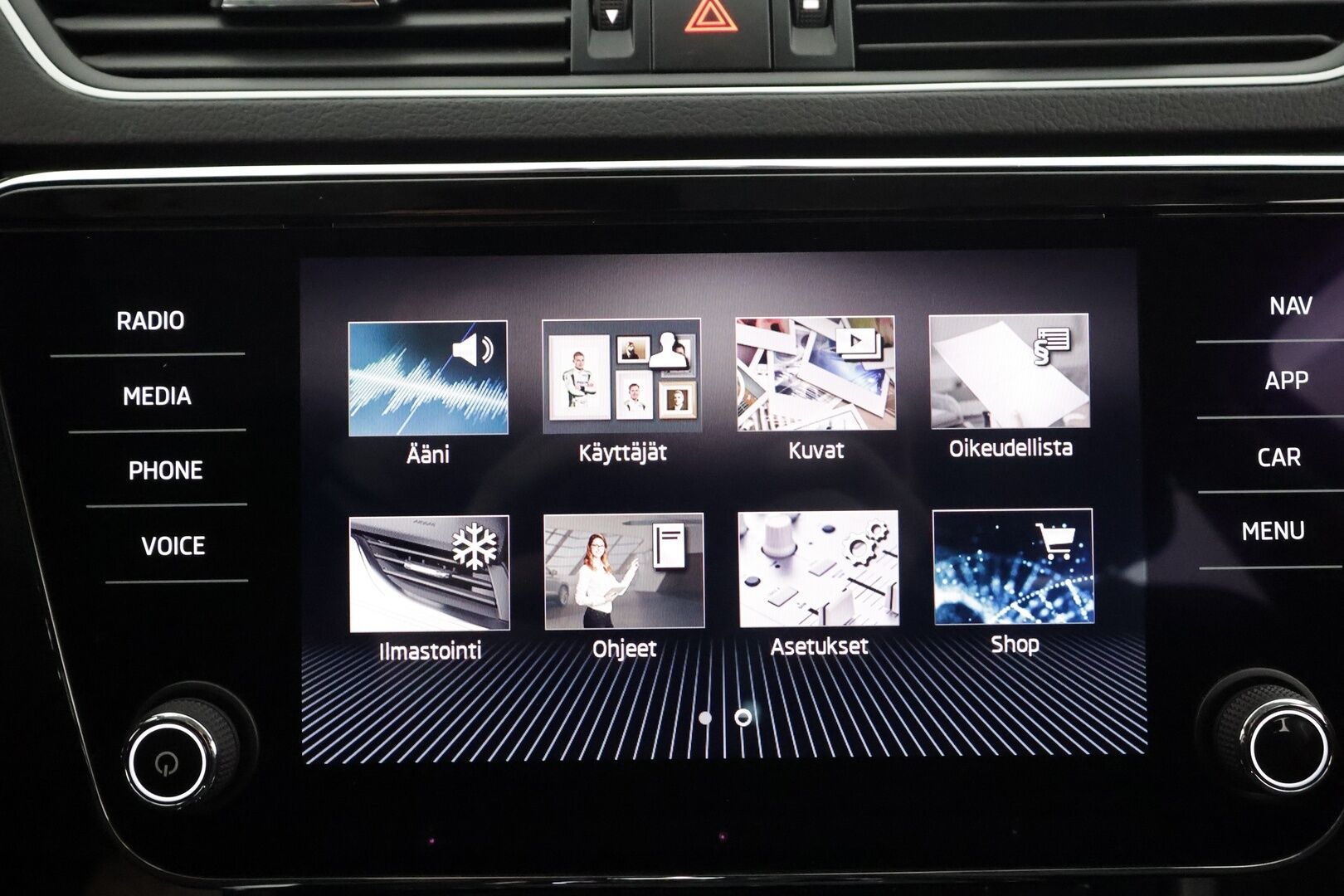 Skoda Superb 2021 Combi 1,4 TSI PHEV Style iV DSG * ACC / P.kamera / Matrix LED / Webasto / Muistipenkit / Keyless / Navi * - Suomi-auto / SoH 95,1 % / Kahdet renkaat aluvanteilla - HULLUT AVAJAISHULINAT KORKOTARJOUS 3,29 %