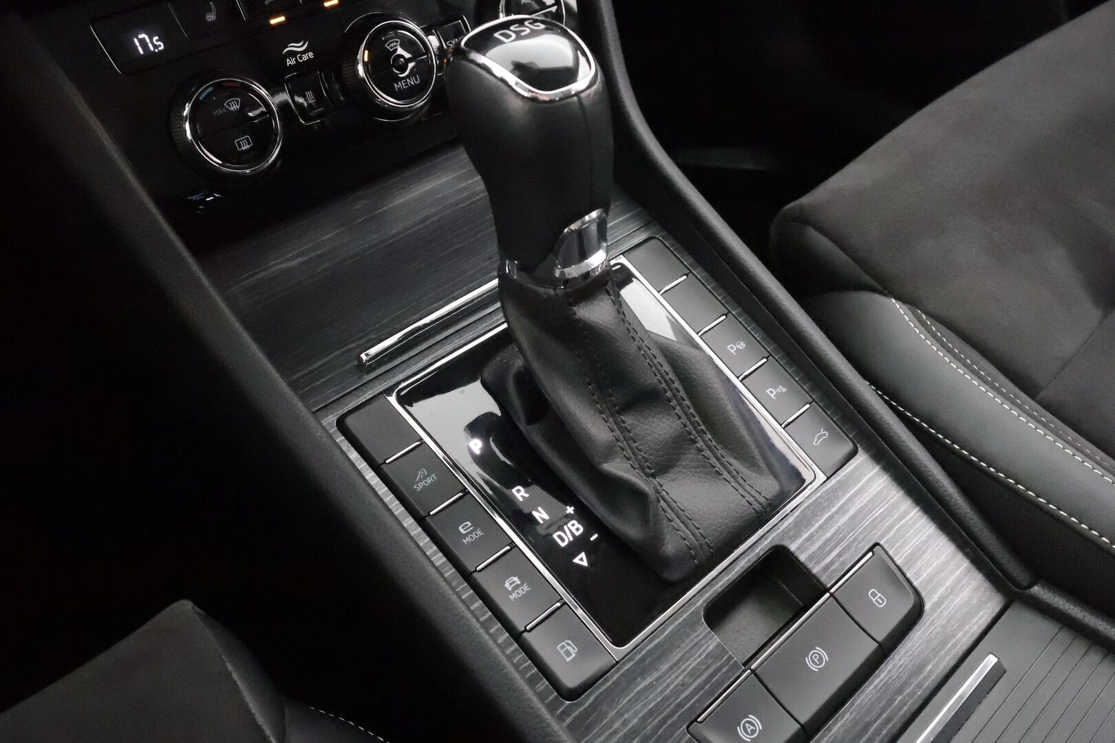 Skoda Superb 2021 Combi 1,4 TSI PHEV Style iV DSG * ACC / P.kamera / Matrix LED / Webasto / Muistipenkit / Keyless / Navi * - Suomi-auto / SoH 95,1 % / Kahdet renkaat aluvanteilla - HULLUT AVAJAISHULINAT KORKOTARJOUS 3,29 %