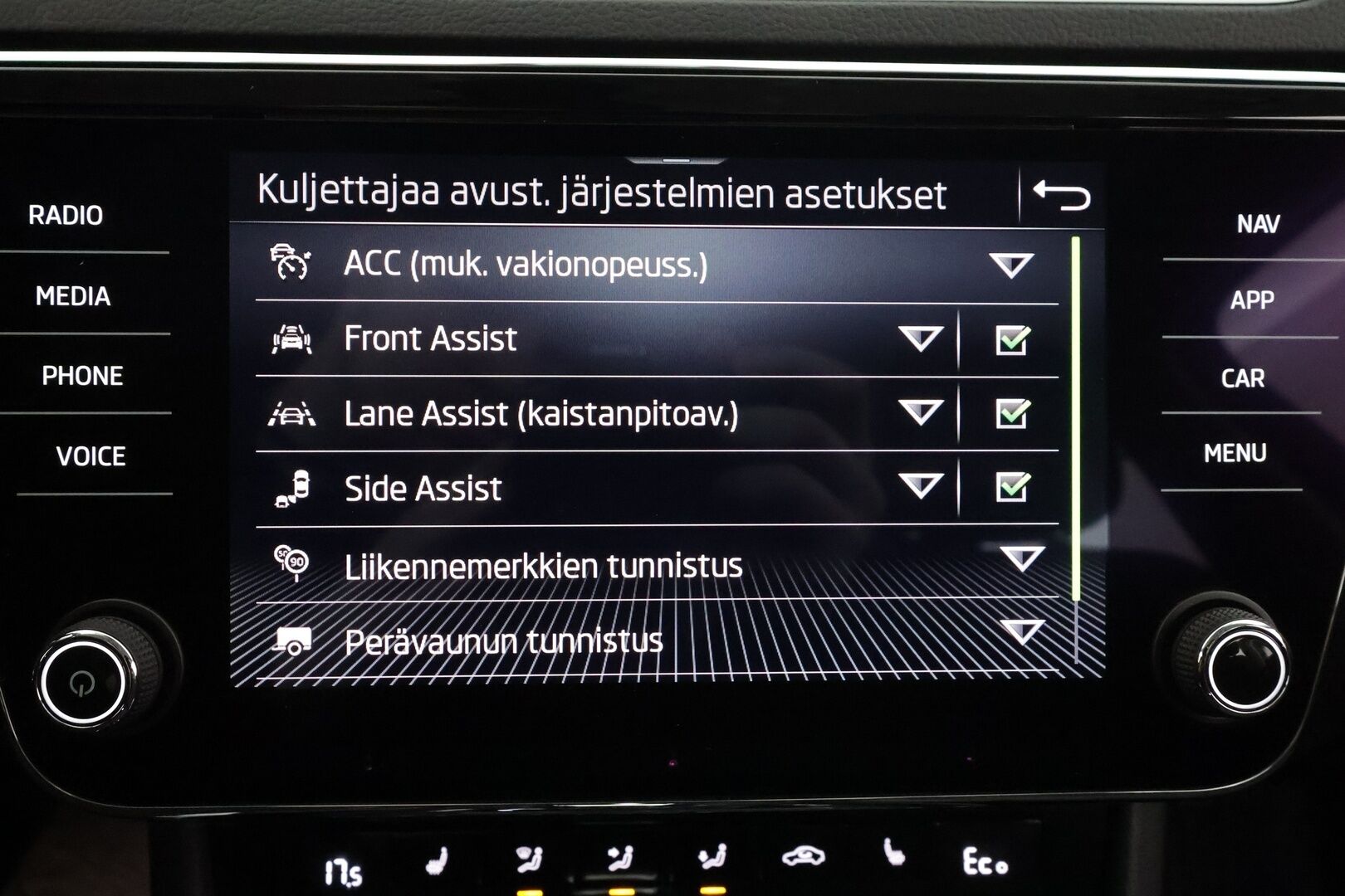 Skoda Superb 2021 Combi 1,4 TSI PHEV Style iV DSG * ACC / P.kamera / Matrix LED / Webasto / Muistipenkit / Keyless / Navi * - Suomi-auto / SoH 95,1 % / Kahdet renkaat aluvanteilla - HULLUT AVAJAISHULINAT KORKOTARJOUS 3,29 %