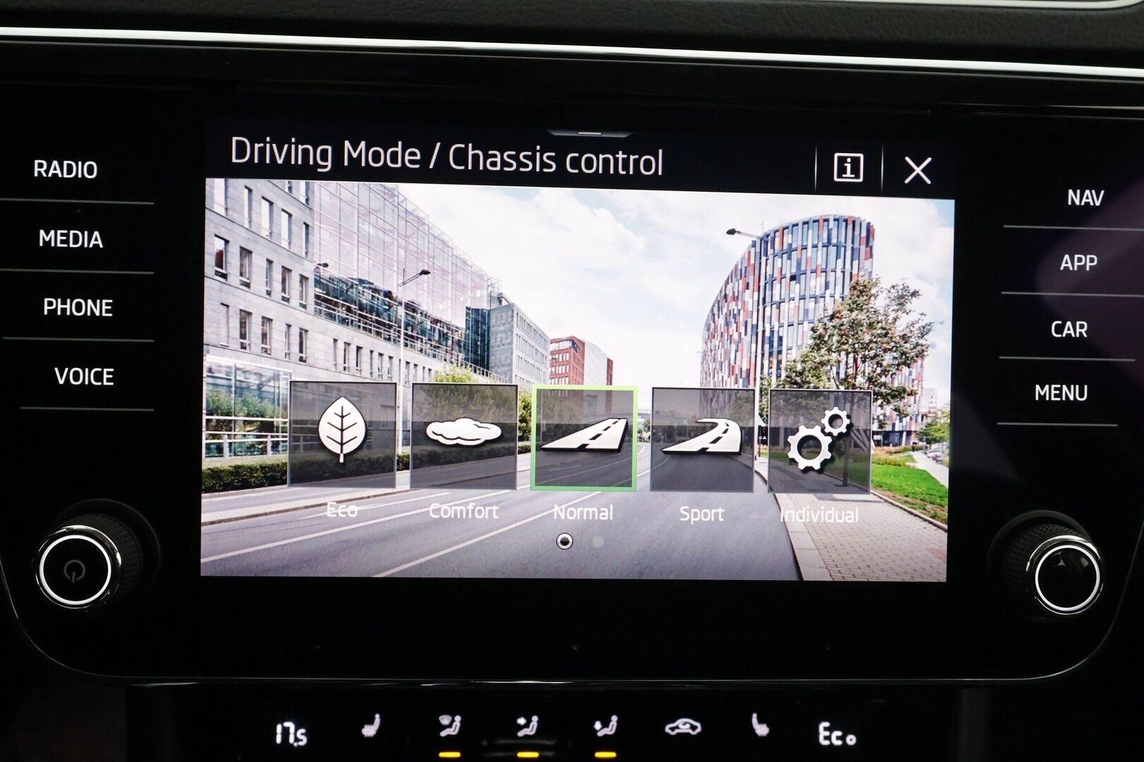 Skoda Superb 2021 Combi 1,4 TSI PHEV Style iV DSG * ACC / P.kamera / Matrix LED / Webasto / Muistipenkit / Keyless / Navi * - Suomi-auto / SoH 95,1 % / Kahdet renkaat aluvanteilla - HULLUT AVAJAISHULINAT KORKOTARJOUS 3,29 %