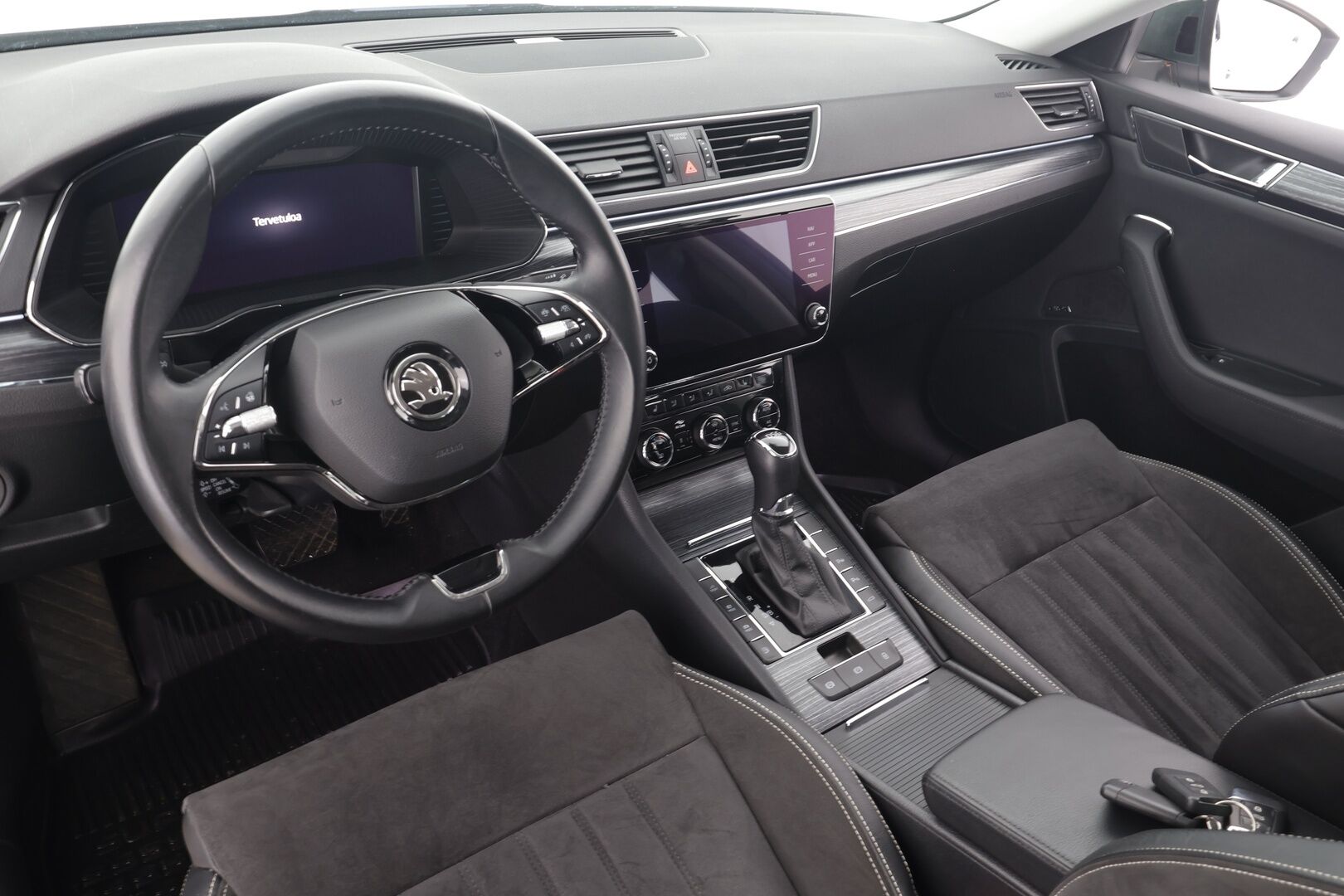 Skoda Superb 2021 Combi 1,4 TSI PHEV Style iV DSG * ACC / P.kamera / Matrix LED / Webasto / Muistipenkit / Keyless / Navi * - Suomi-auto / SoH 95,1 % / Kahdet renkaat aluvanteilla - HULLUT AVAJAISHULINAT KORKOTARJOUS 3,29 %