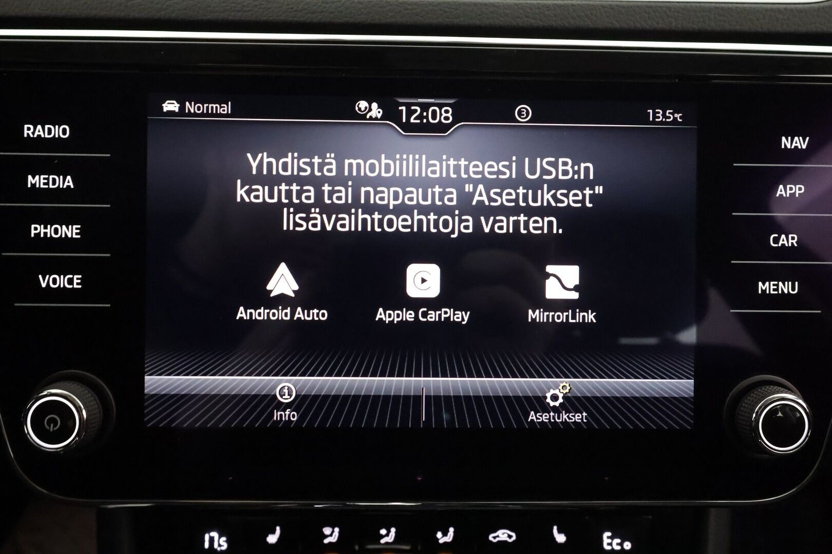 Skoda Superb 2021 Combi 1,4 TSI PHEV Style iV DSG * ACC / P.kamera / Matrix LED / Webasto / Muistipenkit / Keyless / Navi * - Suomi-auto / SoH 95,1 % / Kahdet renkaat aluvanteilla - HULLUT AVAJAISHULINAT KORKOTARJOUS 3,29 %