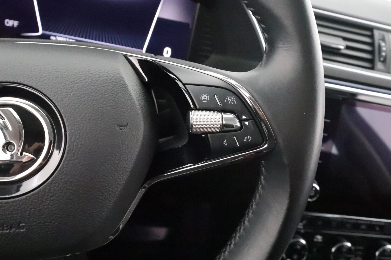 Skoda Superb 2021 Combi 1,4 TSI PHEV Style iV DSG * ACC / P.kamera / Matrix LED / Webasto / Muistipenkit / Keyless / Navi * - Suomi-auto / SoH 95,1 % / Kahdet renkaat aluvanteilla - HULLUT AVAJAISHULINAT KORKOTARJOUS 3,29 %