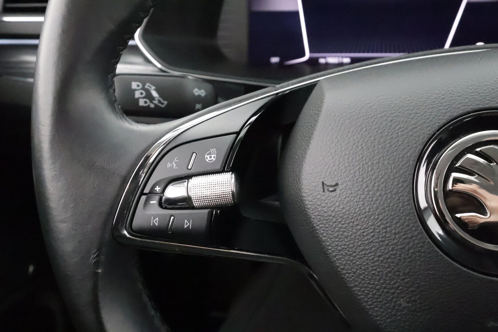 Skoda Superb 2021 Combi 1,4 TSI PHEV Style iV DSG * ACC / P.kamera / Matrix LED / Webasto / Muistipenkit / Keyless / Navi * - Suomi-auto / SoH 95,1 % / Kahdet renkaat aluvanteilla - HULLUT AVAJAISHULINAT KORKOTARJOUS 3,29 %