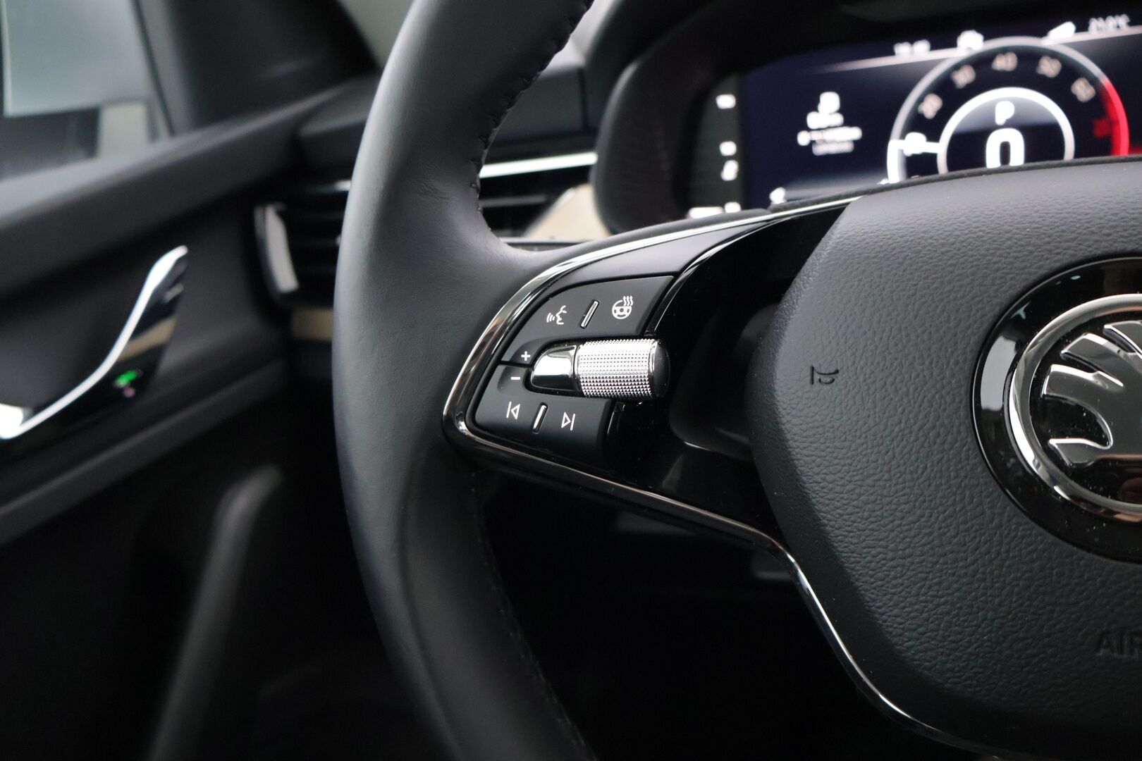 Skoda Scala 2021 1,0 TSI 115 Style DSG Autom. - | Suomi-Scala | Merkkihuollettu | Kaistavahti | CarPlay | Autom.Pitkät | Lämm.Ratti | Keyless | P.kamera | Tutkat | Lohko+SP | 2x Huiput Renkaat Alkup. Aluilla | 