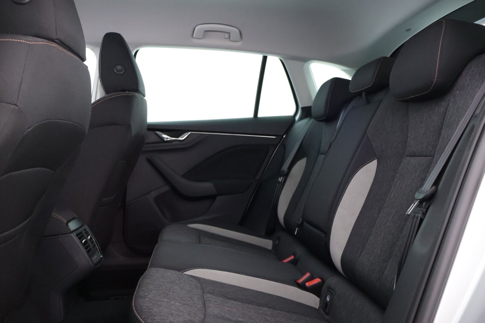 Skoda Scala 2021 1,0 TSI 115 Style DSG Autom. - | Suomi-Scala | Merkkihuollettu | Kaistavahti | CarPlay | Autom.Pitkät | Lämm.Ratti | Keyless | P.kamera | Tutkat | Lohko+SP | 2x Huiput Renkaat Alkup. Aluilla | 