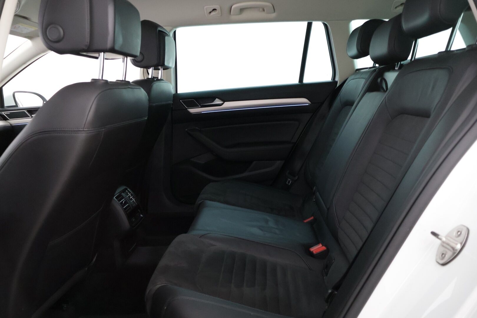 Volkswagen Passat 2016 Variant GTE Plug-In Hybrid 160 kW (218 hv) DSG-automaatti Webasto / Adap.vakkari / S-koukku / P-kamera / Tutkat / Dynaudio - Siisti kuntoinen yksilö tulossa myyntiin! Jakopäätehty 06/25! 