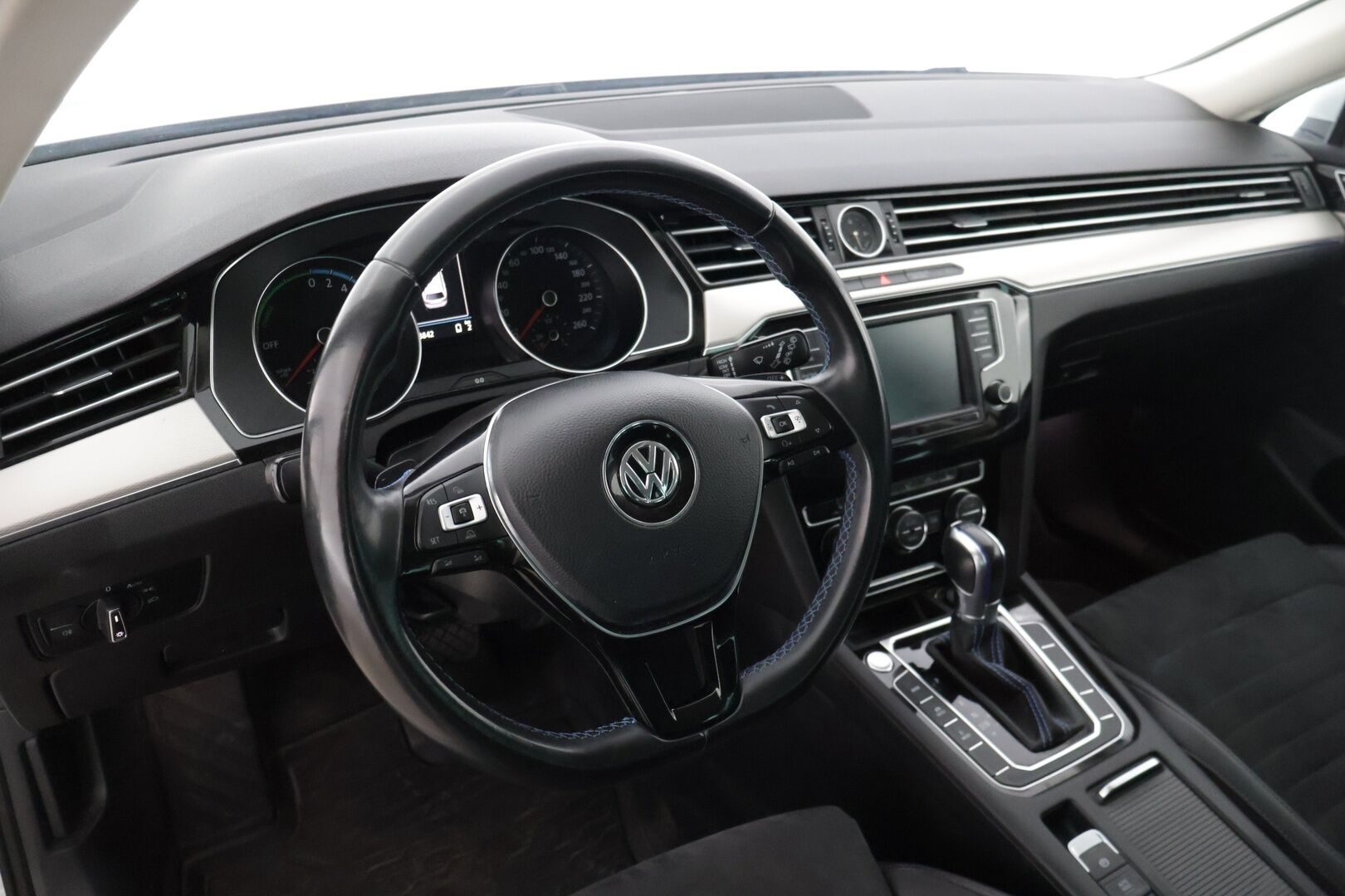 Volkswagen Passat 2016 Variant GTE Plug-In Hybrid 160 kW (218 hv) DSG-automaatti Webasto / Adap.vakkari / S-koukku / P-kamera / Tutkat / Dynaudio - Siisti kuntoinen yksilö tulossa myyntiin! Jakopäätehty 06/25! 