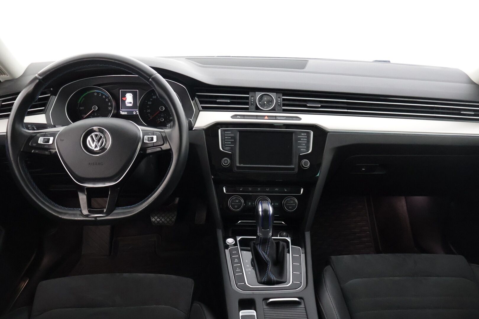 Volkswagen Passat 2016 Variant GTE Plug-In Hybrid 160 kW (218 hv) DSG-automaatti Webasto / Adap.vakkari / S-koukku / P-kamera / Tutkat / Dynaudio - Siisti kuntoinen yksilö tulossa myyntiin! Jakopäätehty 06/25! 