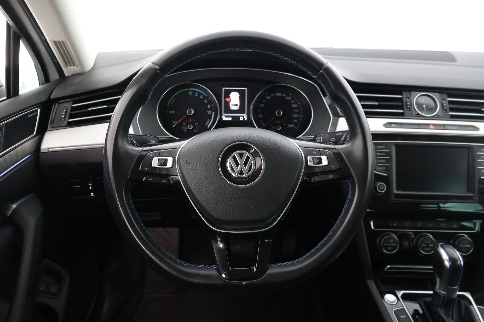 Volkswagen Passat 2016 Variant GTE Plug-In Hybrid 160 kW (218 hv) DSG-automaatti Webasto / Adap.vakkari / S-koukku / P-kamera / Tutkat / Dynaudio - Siisti kuntoinen yksilö tulossa myyntiin! Jakopäätehty 06/25! 