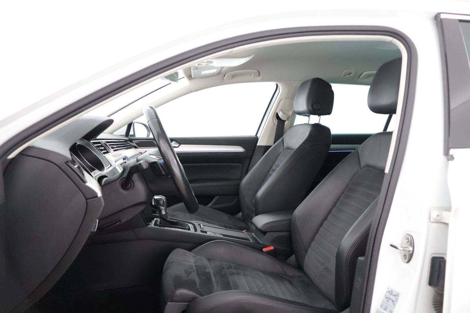 Volkswagen Passat 2016 Variant GTE Plug-In Hybrid 160 kW (218 hv) DSG-automaatti Webasto / Adap.vakkari / S-koukku / P-kamera / Tutkat / Dynaudio - Siisti kuntoinen yksilö tulossa myyntiin! Jakopäätehty 06/25! 