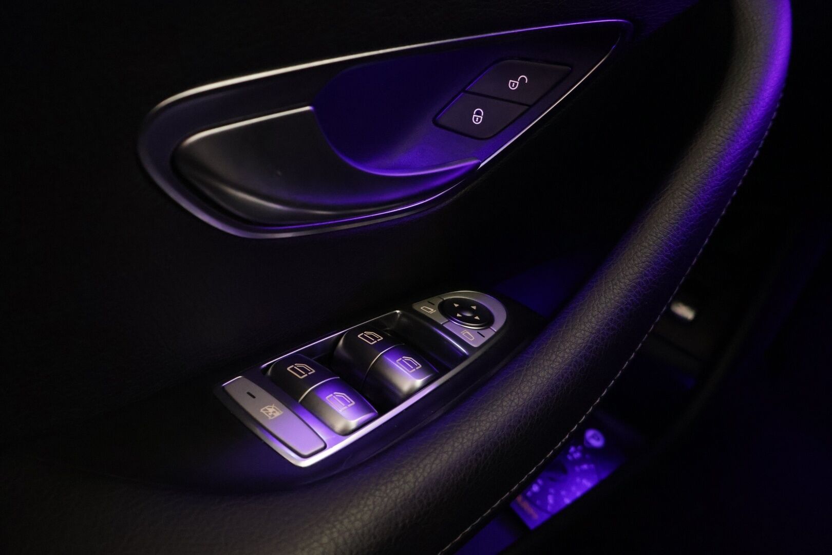 Mercedes-Benz E 2018 350 e Premium Business *Vakionopeudensäädin / COMAND / LED High Performance / Peruutuskamera / Tutkat edessä ja takana* - *Merkkiliikeen huoltohistoria / Viim. huolto 8/25 / 2x renkaat & vanteet*