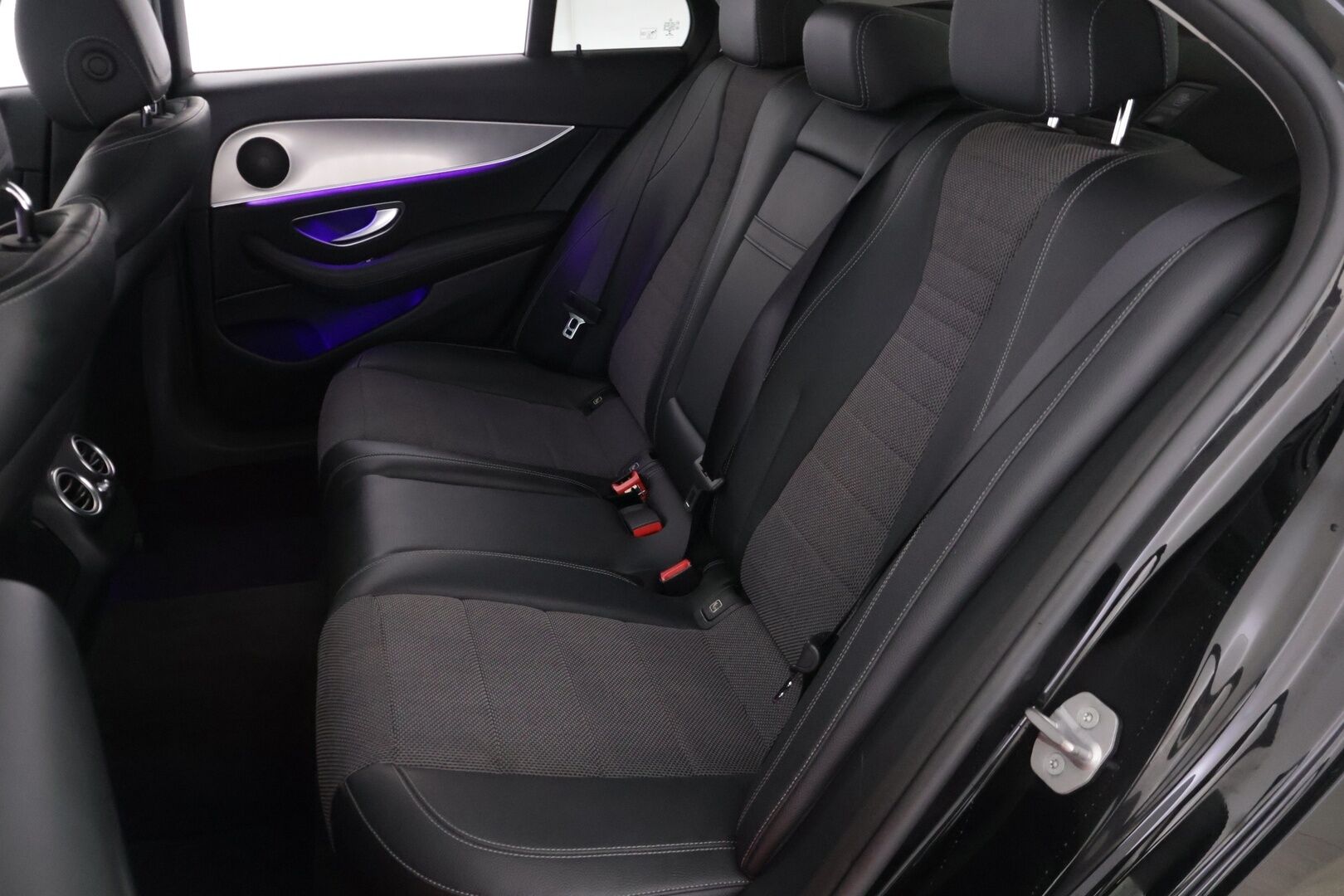 Mercedes-Benz E 2018 350 e Premium Business *Vakionopeudensäädin / COMAND / LED High Performance / Peruutuskamera / Tutkat edessä ja takana* - *Merkkiliikeen huoltohistoria / Viim. huolto 8/25 / 2x renkaat & vanteet*