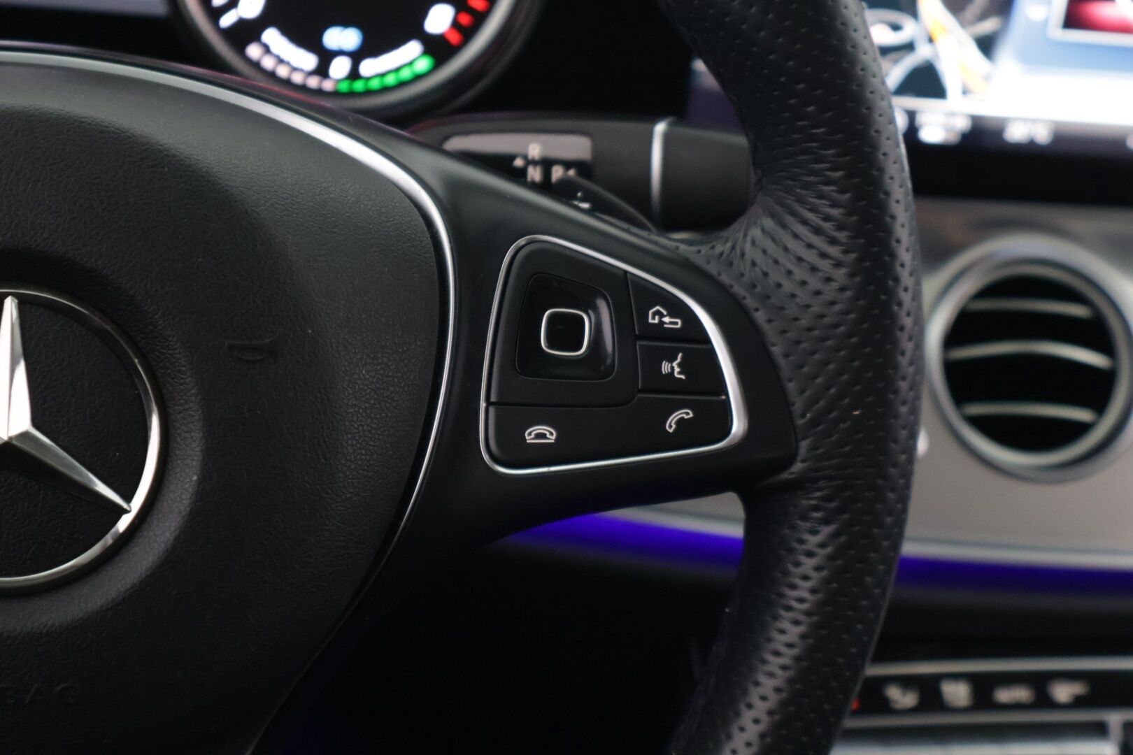 Mercedes-Benz E 2018 350 e Premium Business *Vakionopeudensäädin / COMAND / LED High Performance / Peruutuskamera / Tutkat edessä ja takana* - *Merkkiliikeen huoltohistoria / Viim. huolto 8/25 / 2x renkaat & vanteet*